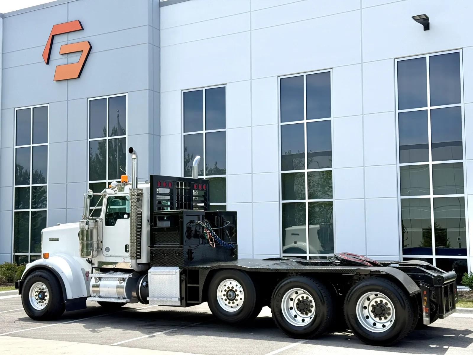 2013 Kenworth W900 in New Lenox, IL — photo 6