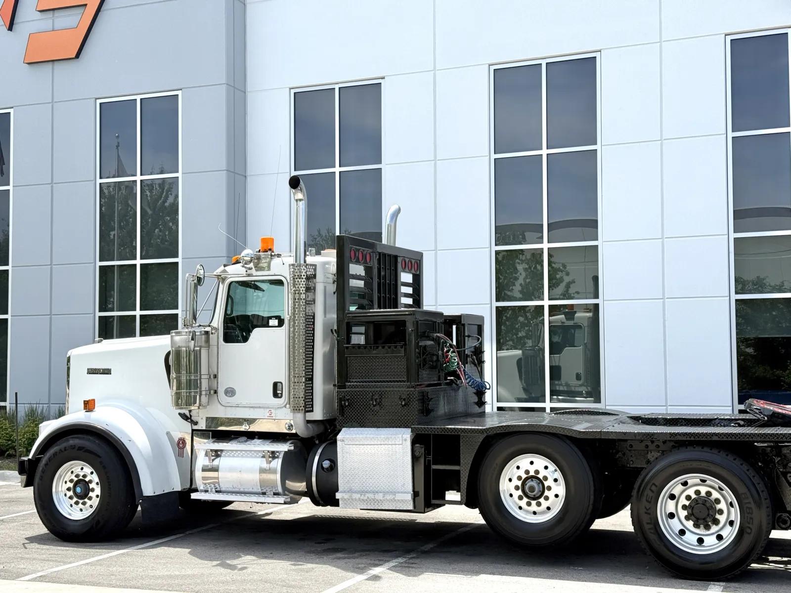 2013 Kenworth W900 in New Lenox, IL — photo 8