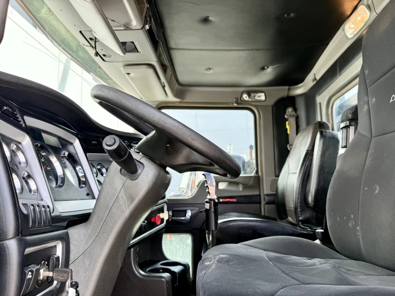 2013 Kenworth W900 in New Lenox, IL — photo 14