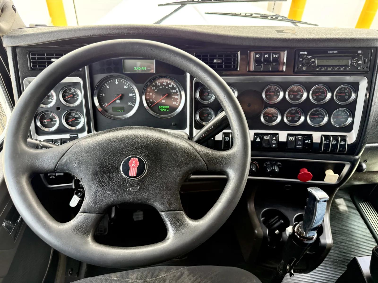 2013 Kenworth W900 in New Lenox, IL — photo 16