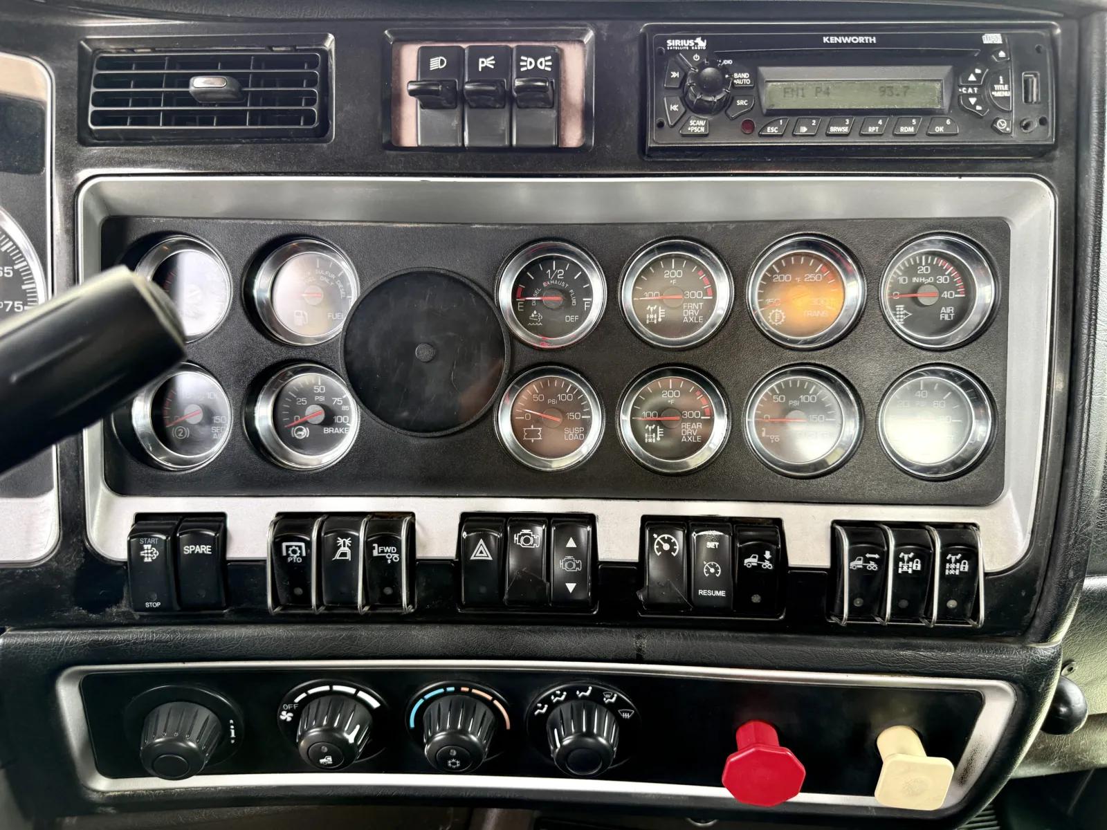 2013 Kenworth W900 in New Lenox, IL — photo 18