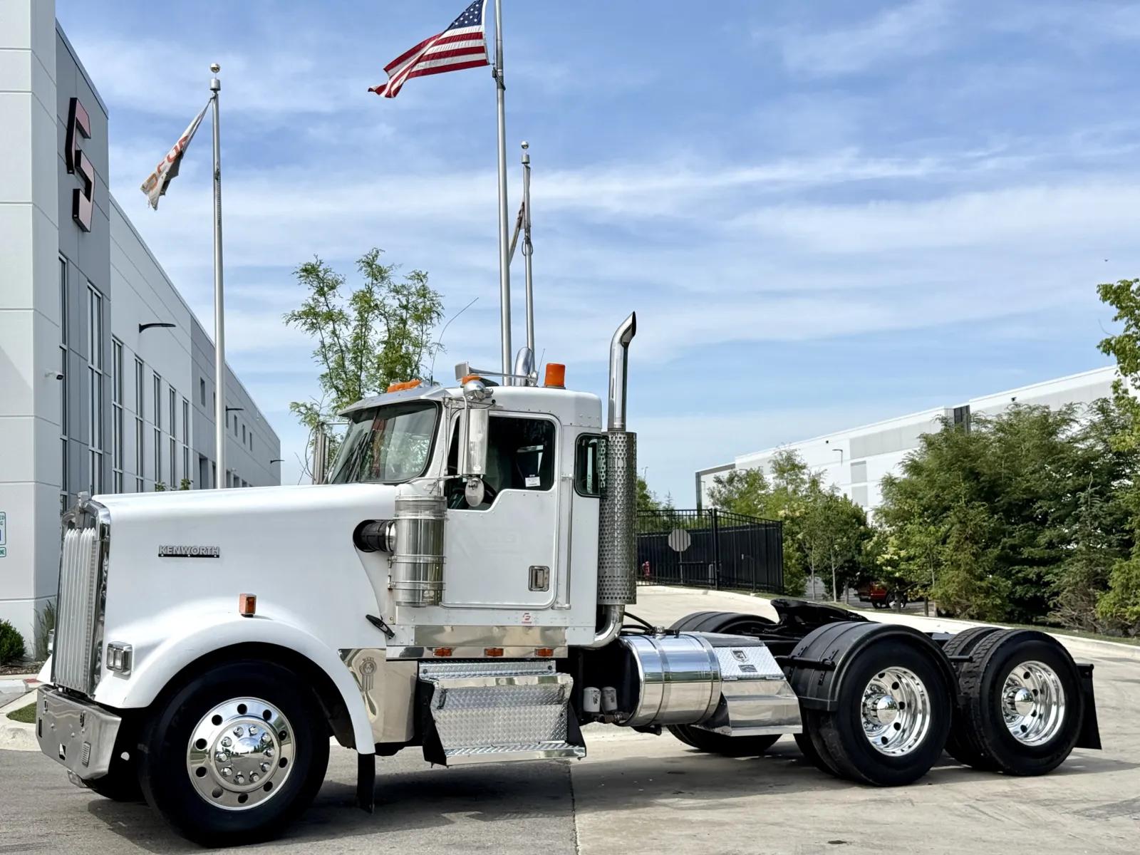 2000 Kenworth W900