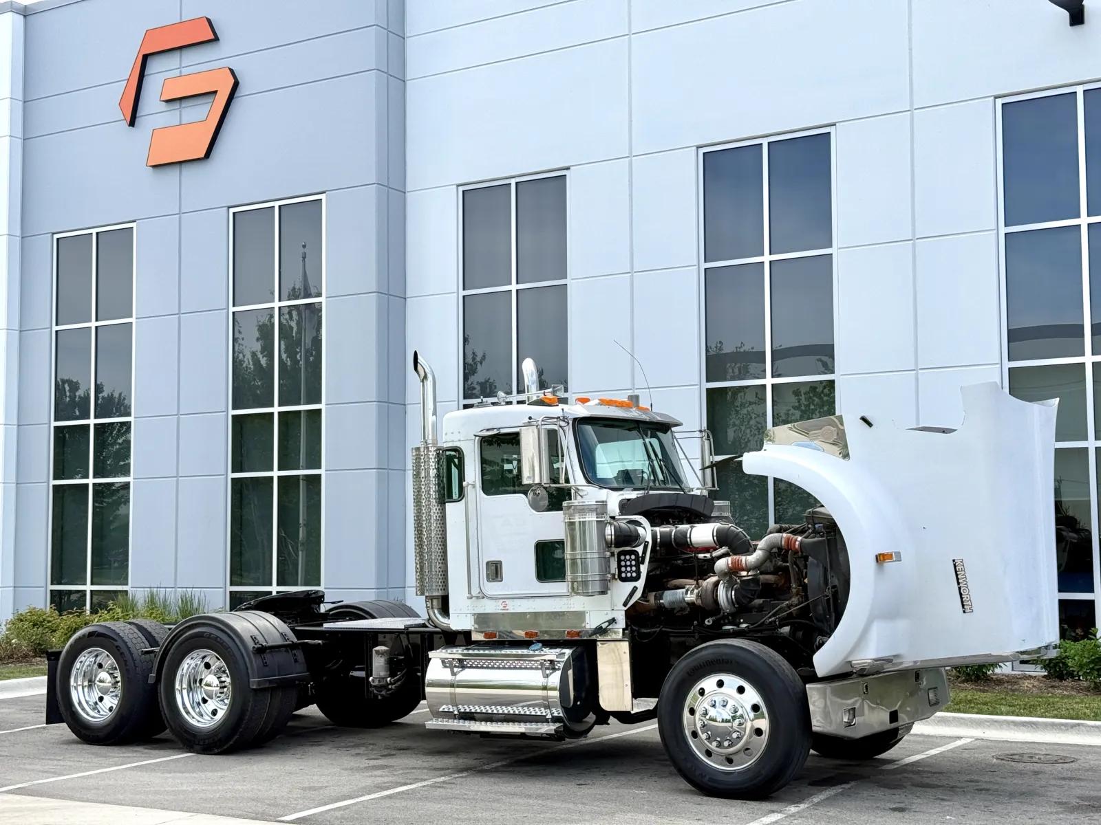 2000 Kenworth W900 in New Lenox, IL — photo 9