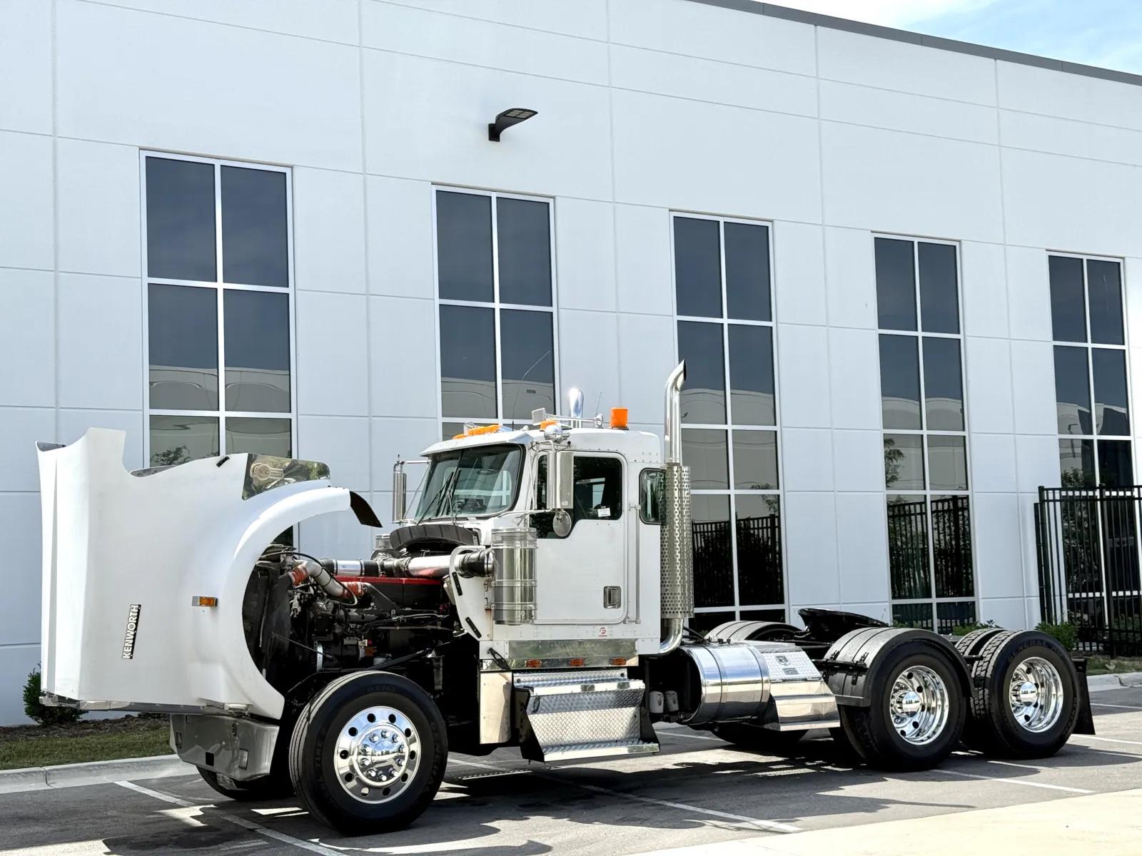 2000 Kenworth W900 in New Lenox, IL — photo 10