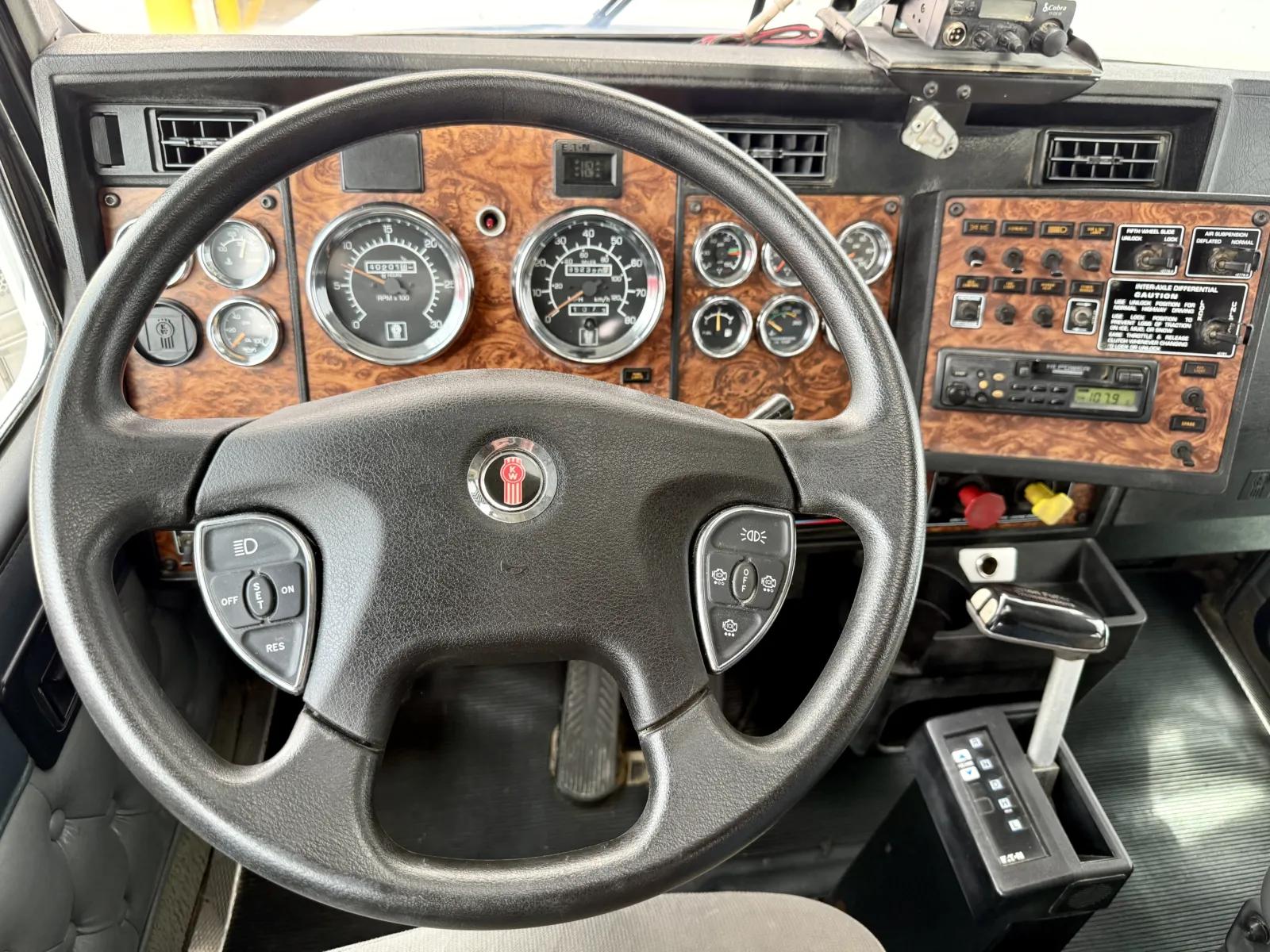 2000 Kenworth W900 in New Lenox, IL — photo 16
