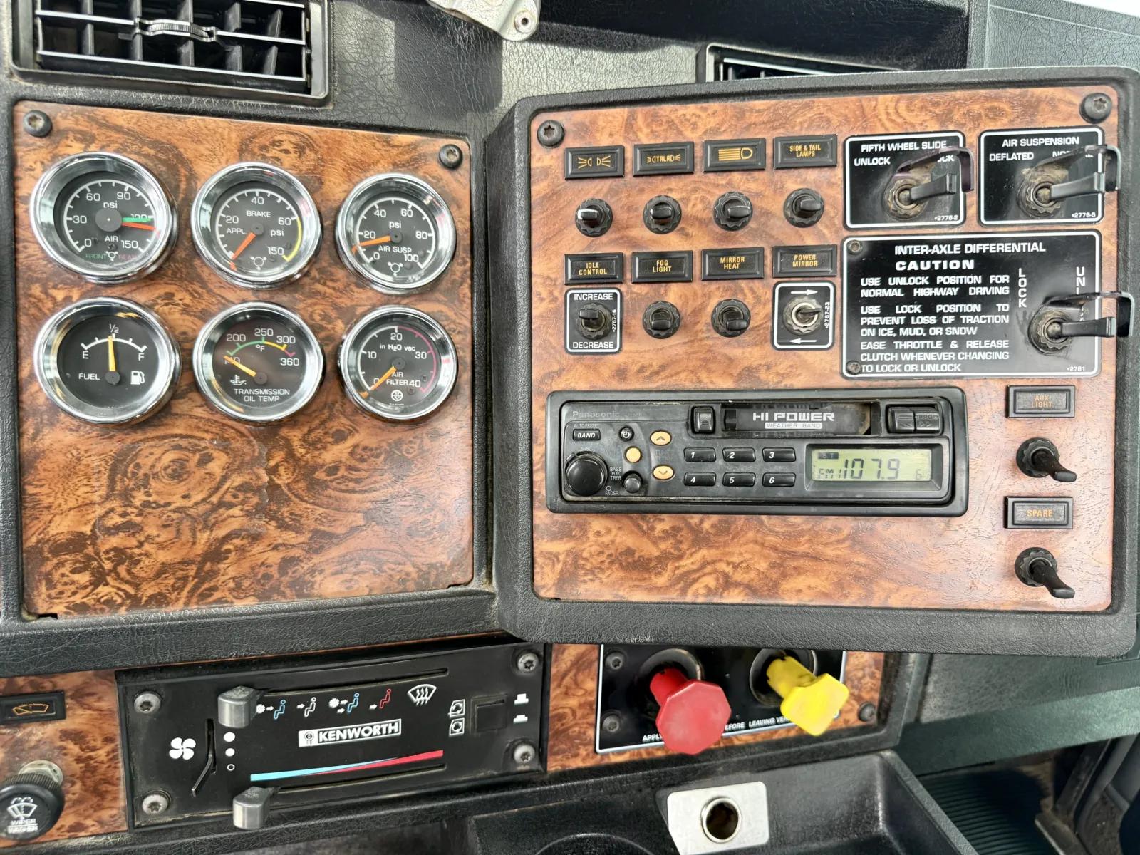 2000 Kenworth W900 in New Lenox, IL — photo 18