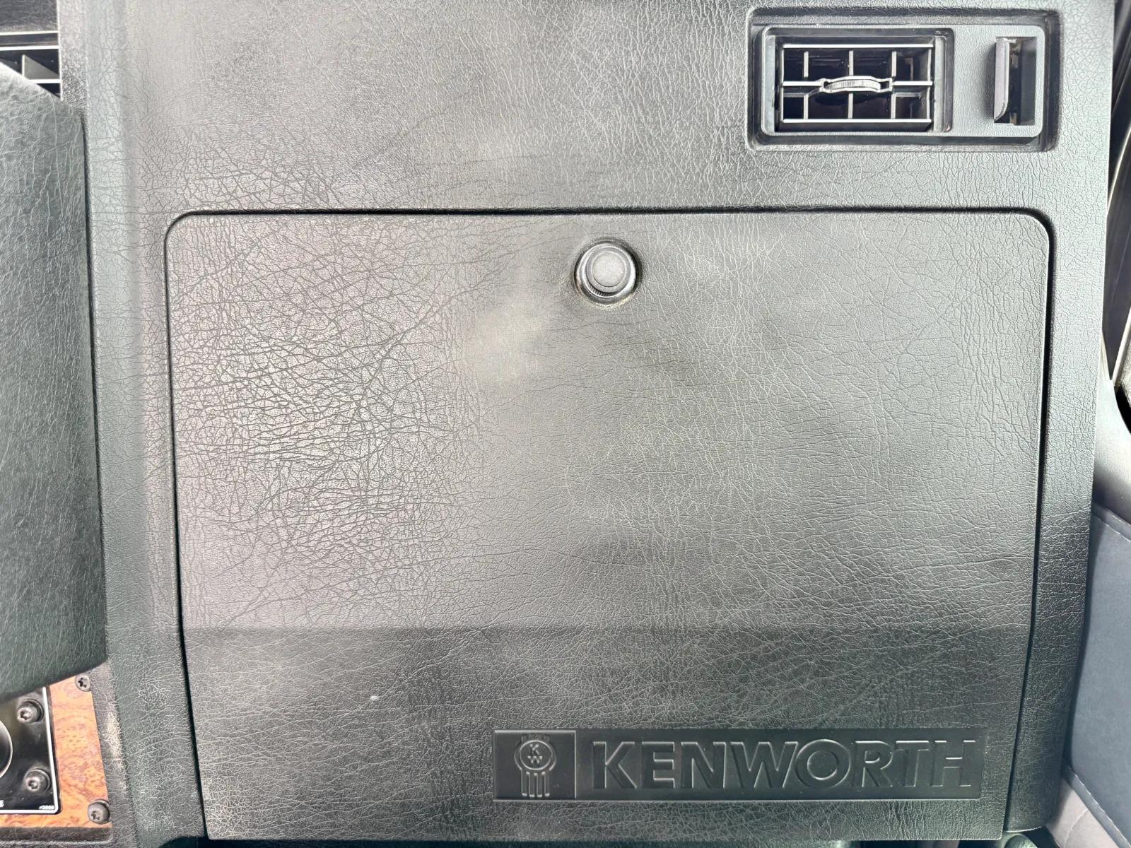 2000 Kenworth W900 in New Lenox, IL — photo 19