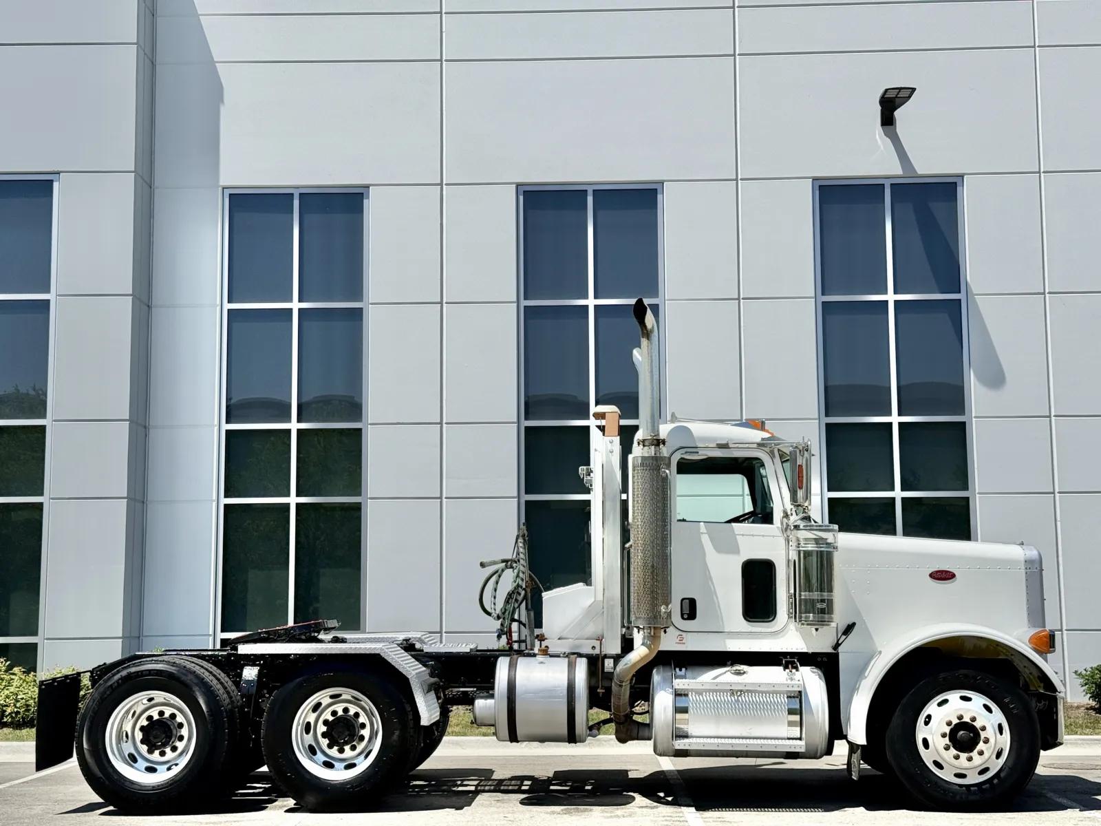 2006 Peterbilt 379 in New Lenox, IL — photo 3