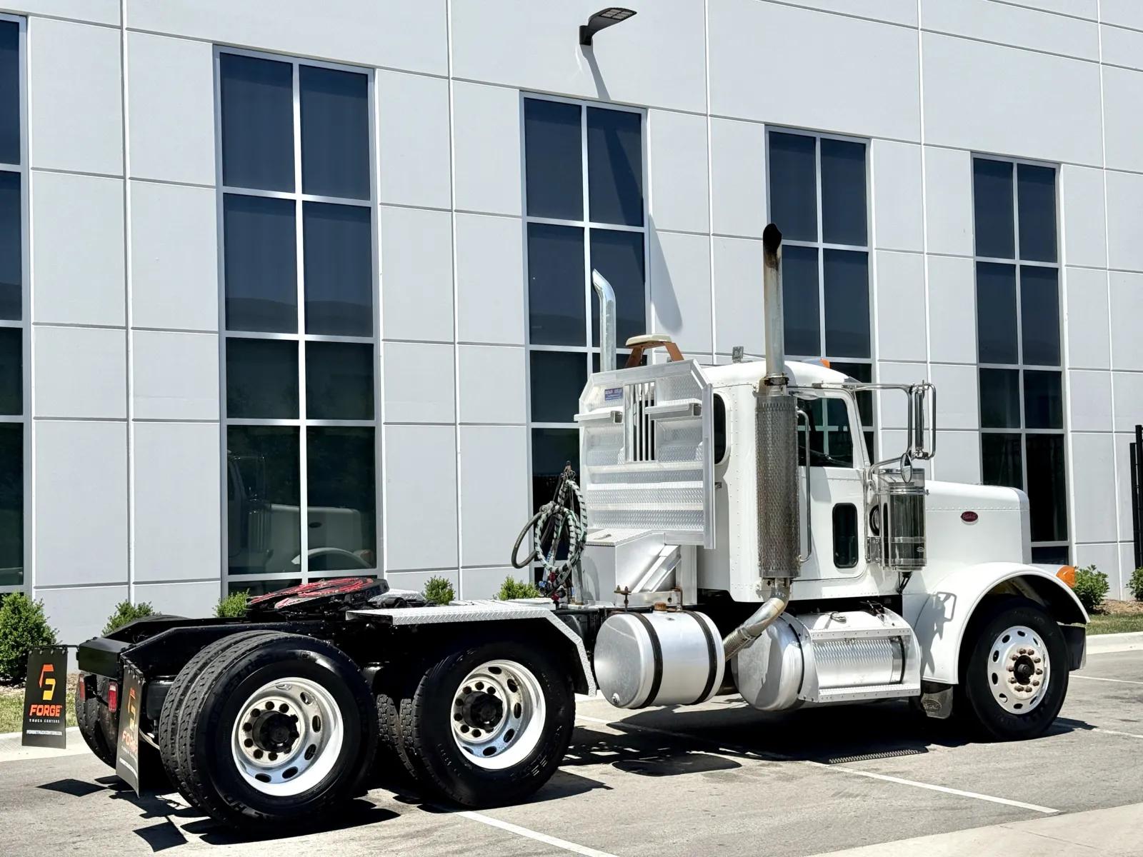 2006 Peterbilt 379 in New Lenox, IL — photo 5