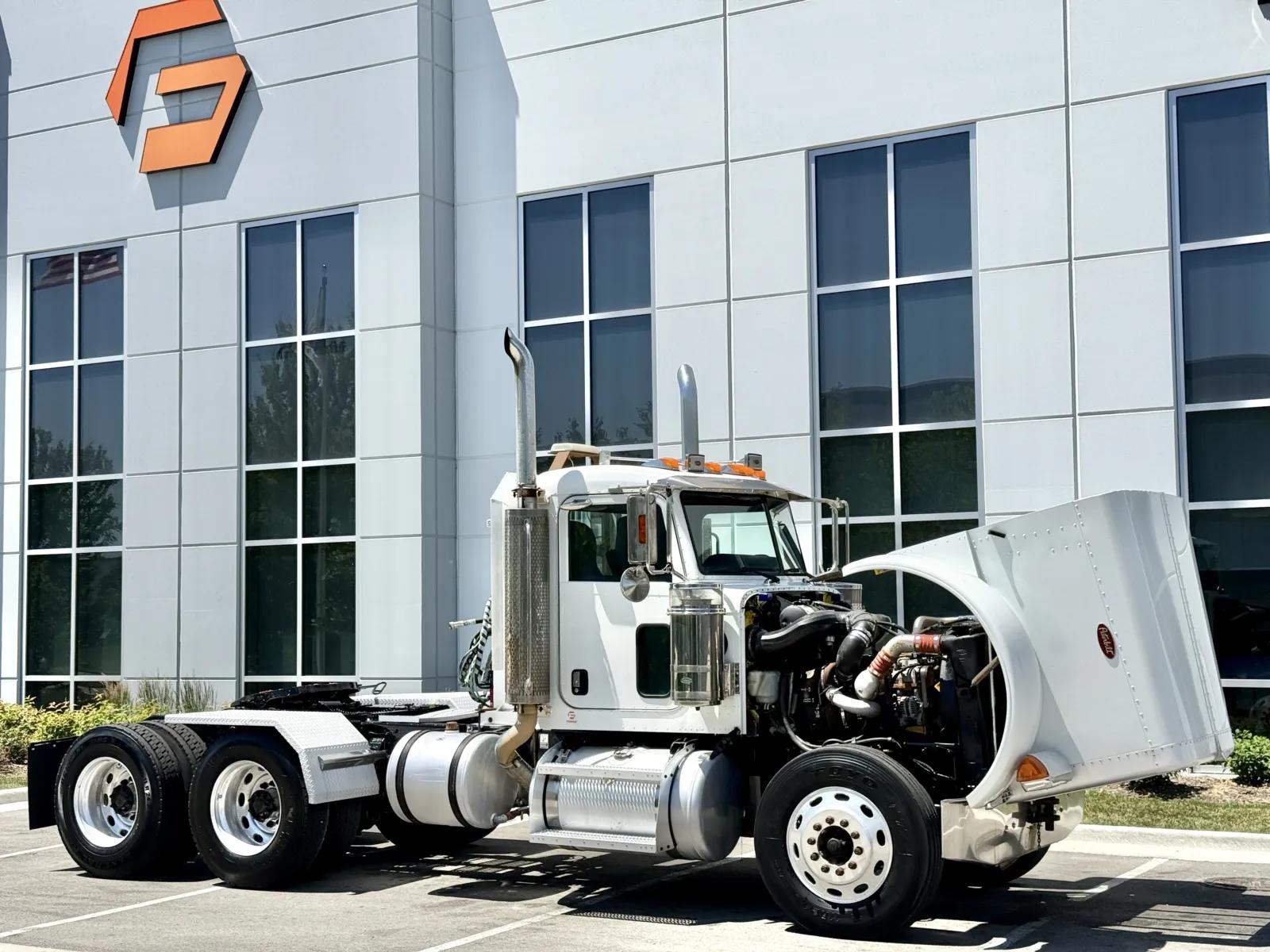 2006 Peterbilt 379 in New Lenox, IL — photo 9