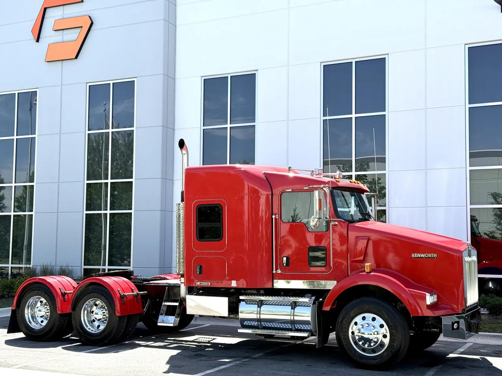 2014 Kenworth T800 in New Lenox, IL — photo 2