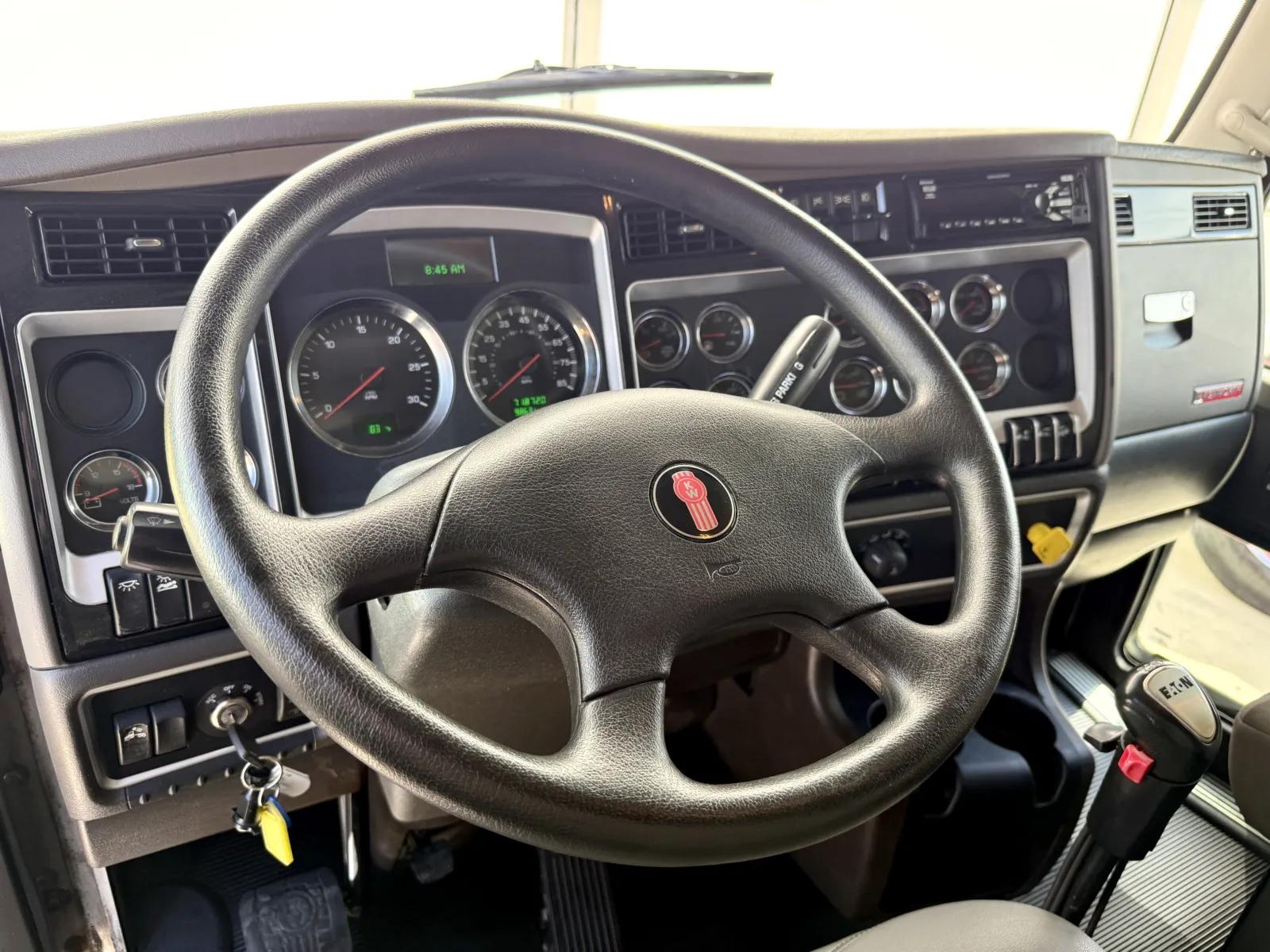 2014 Kenworth T800 in New Lenox, IL — photo 15