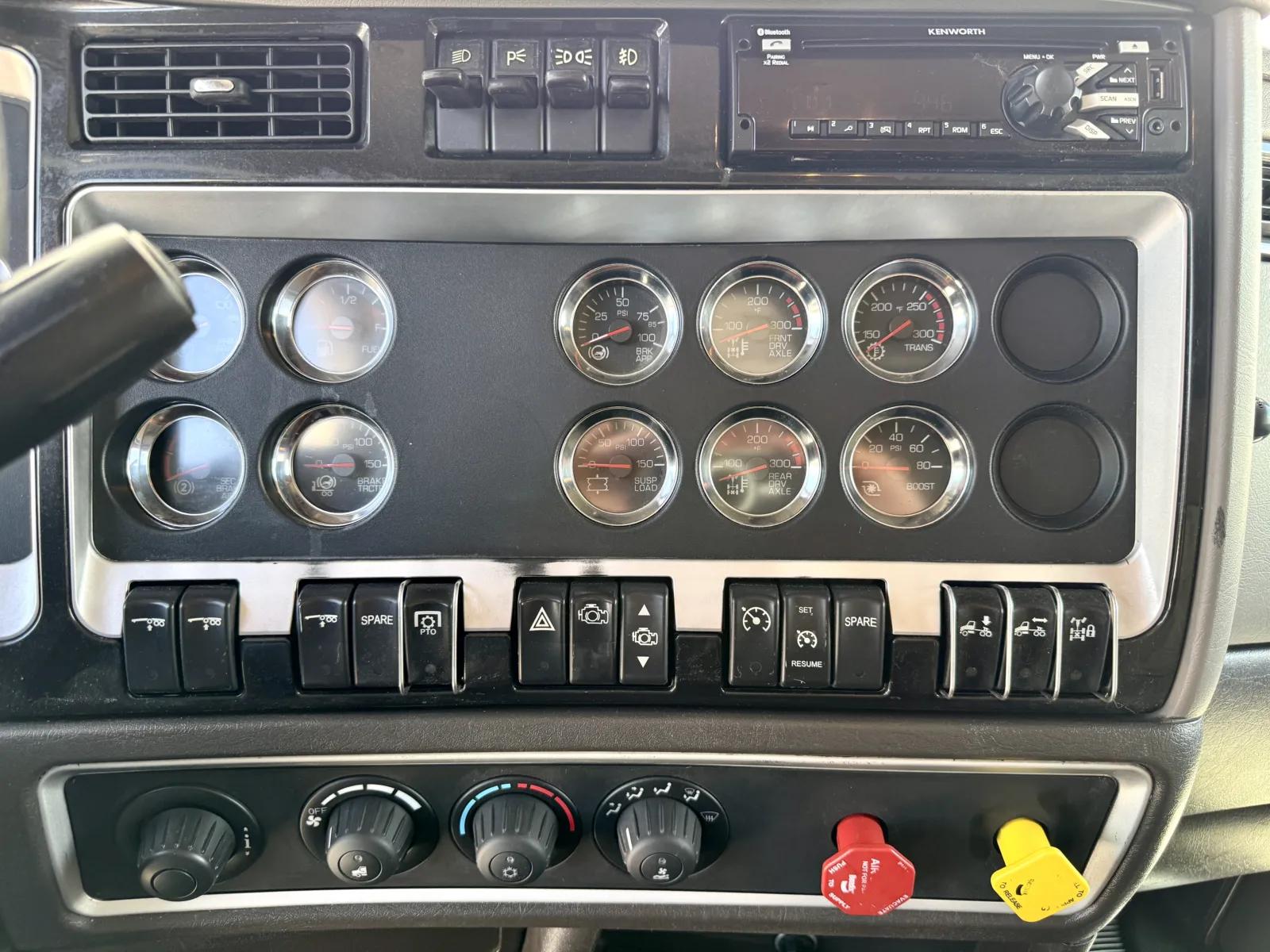 2014 Kenworth T800 in New Lenox, IL — photo 18