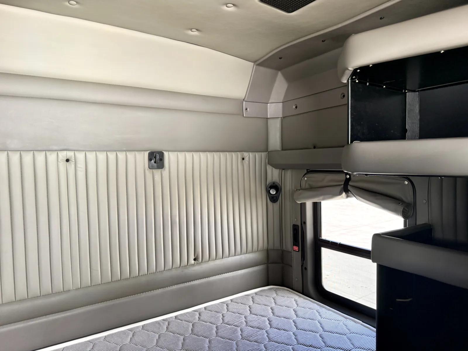 2014 Kenworth T800 in New Lenox, IL — photo 24