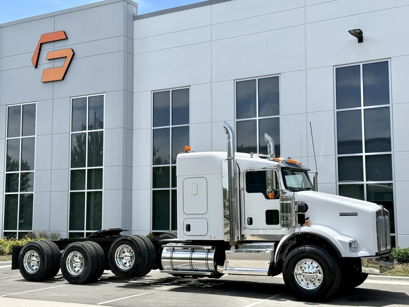 2016 Kenworth T800 in New Lenox, IL — photo 2