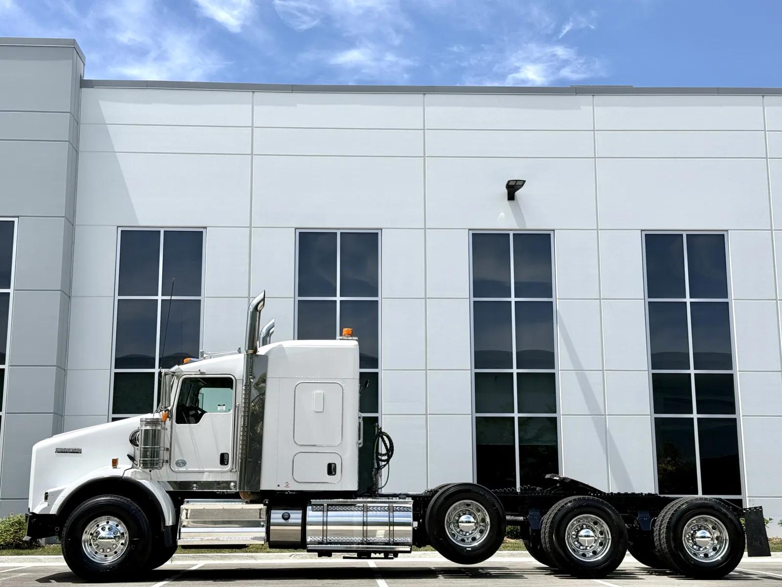 2016 Kenworth T800 in New Lenox, IL — photo 4
