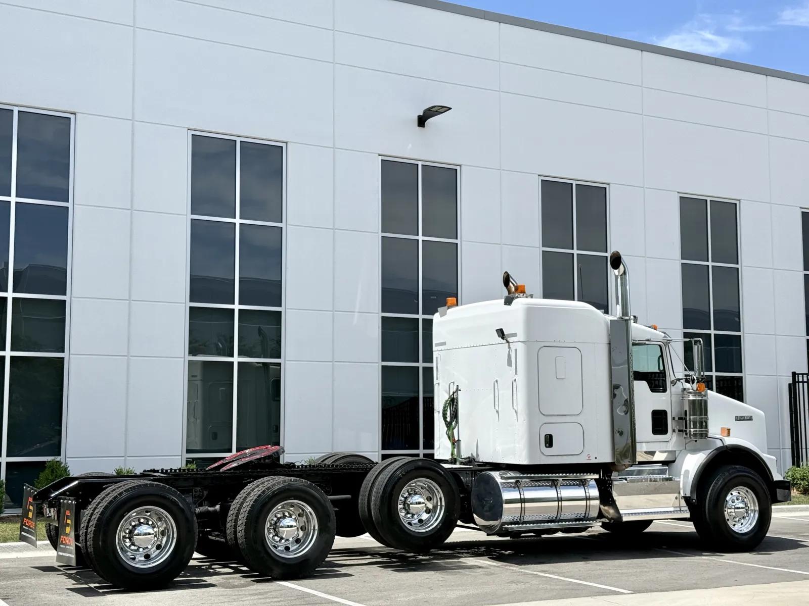 2016 Kenworth T800 in New Lenox, IL — photo 5