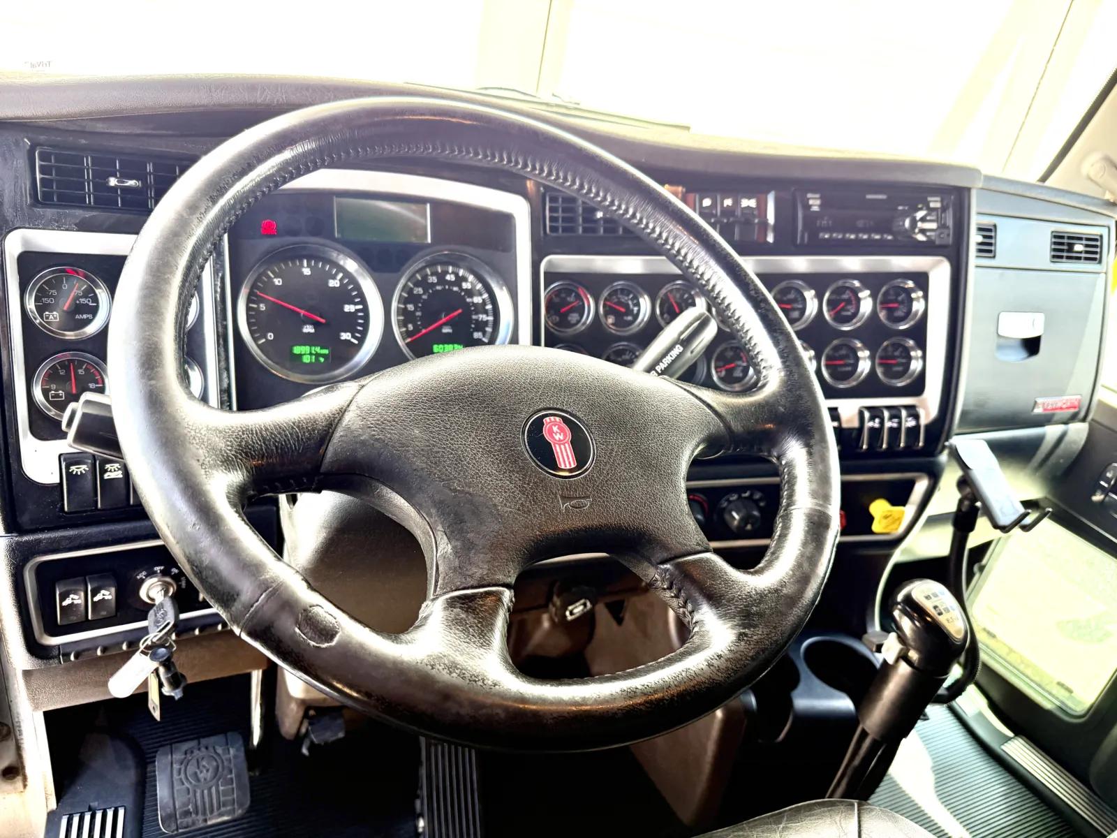 2016 Kenworth T800 in New Lenox, IL — photo 15