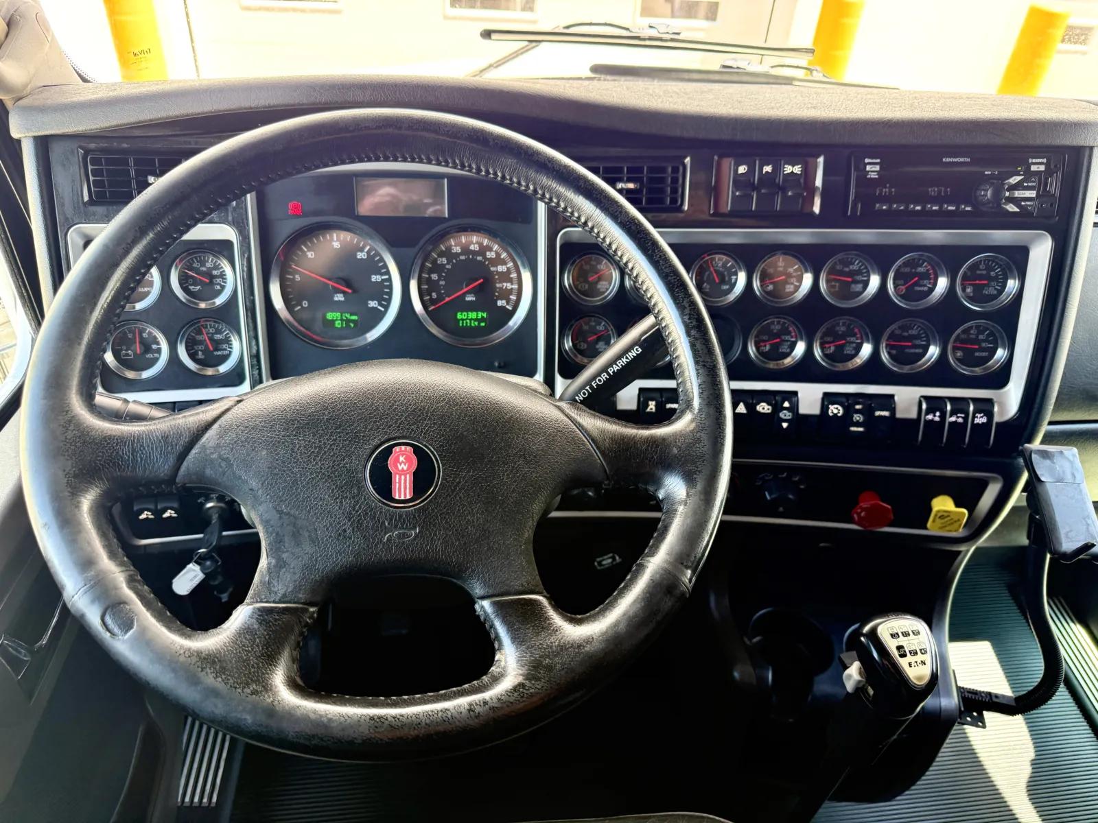 2016 Kenworth T800 in New Lenox, IL — photo 16