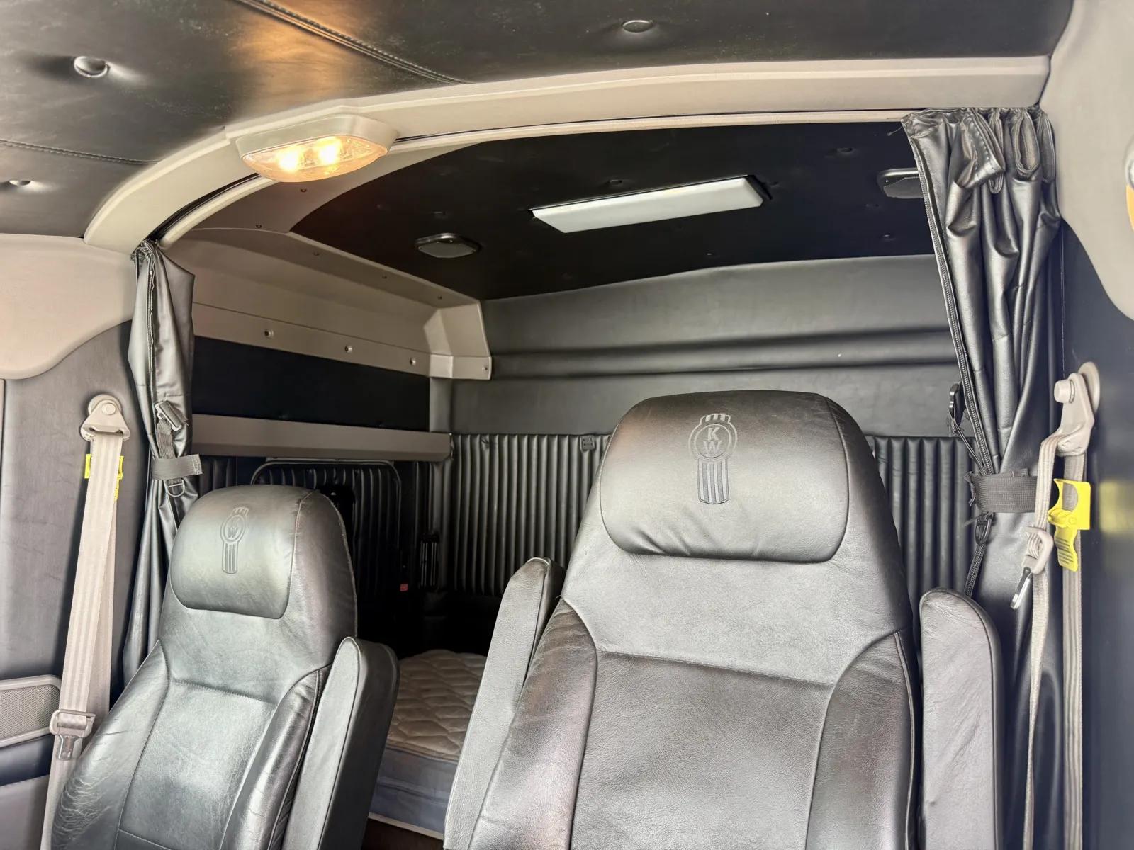 2016 Kenworth T800 in New Lenox, IL — photo 20