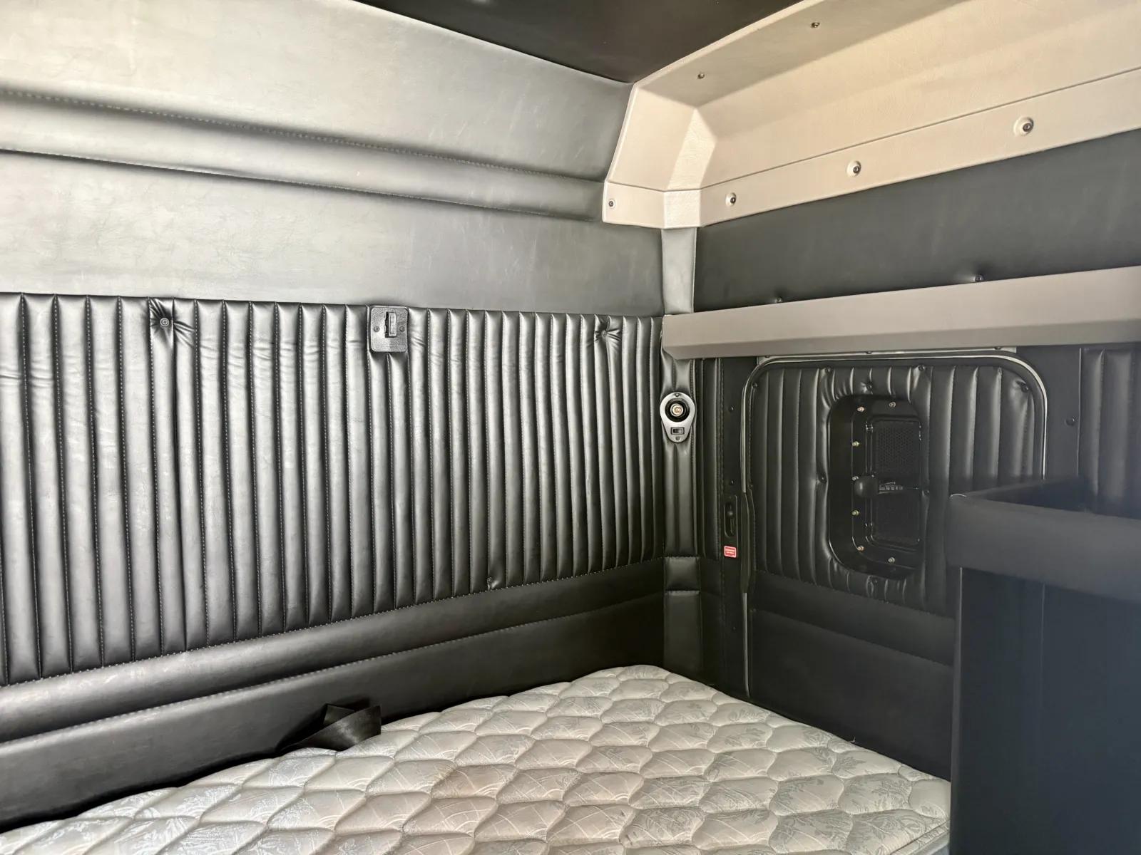 2016 Kenworth T800 in New Lenox, IL — photo 24