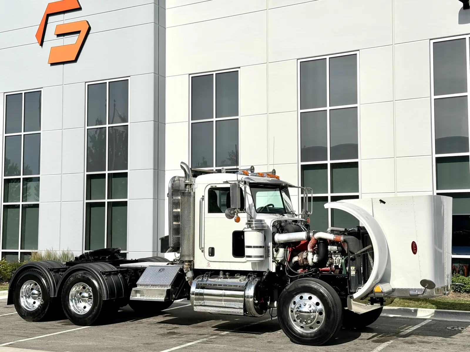 2005 Peterbilt 379 in New Lenox, IL — photo 9