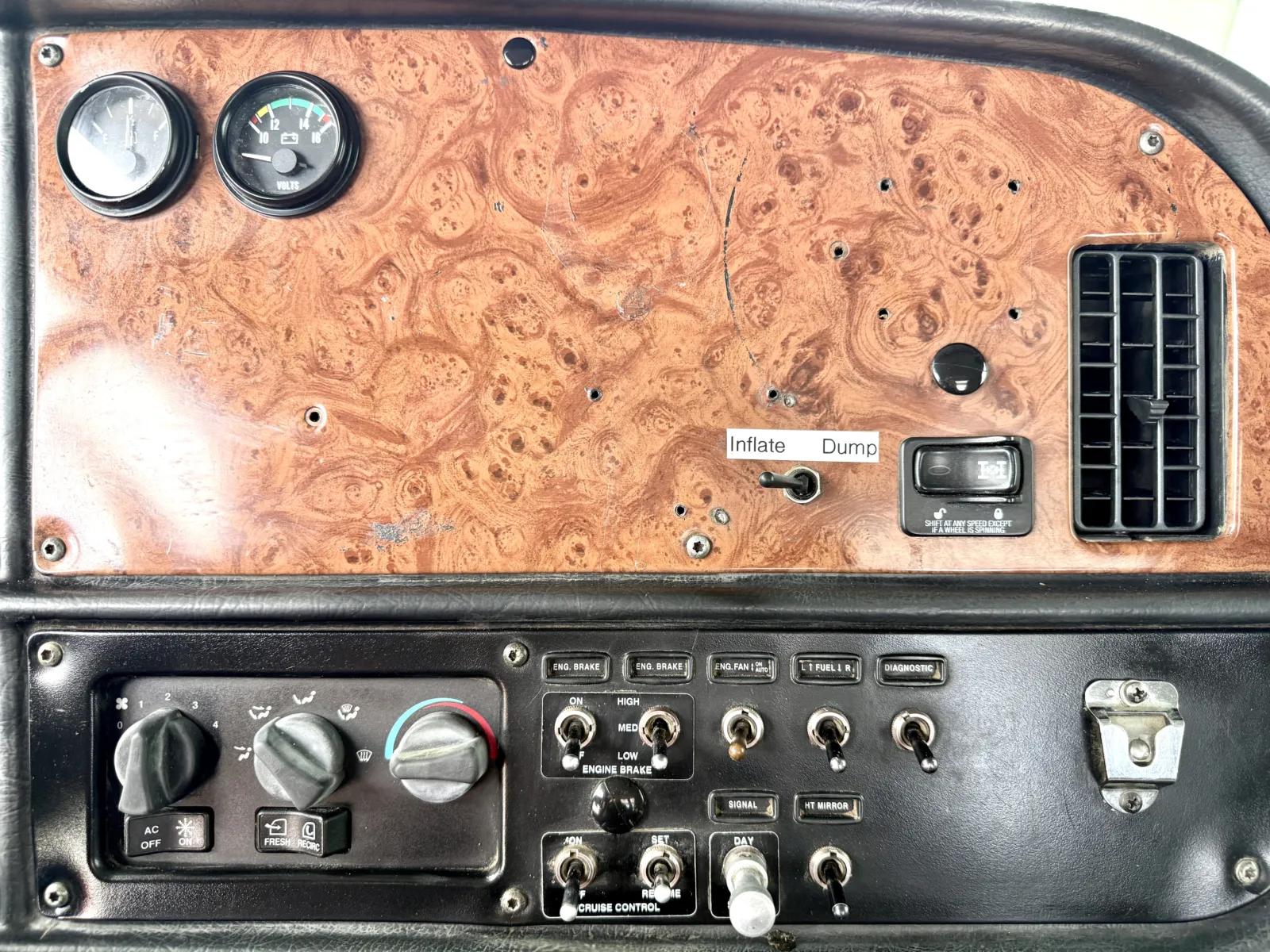 2005 Peterbilt 379 in New Lenox, IL — photo 18