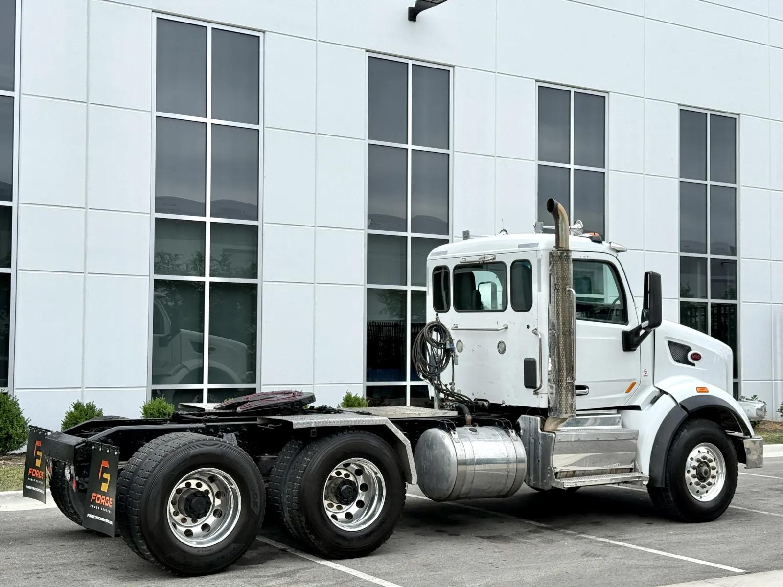 2017 Peterbilt 567 in New Lenox, IL — photo 5
