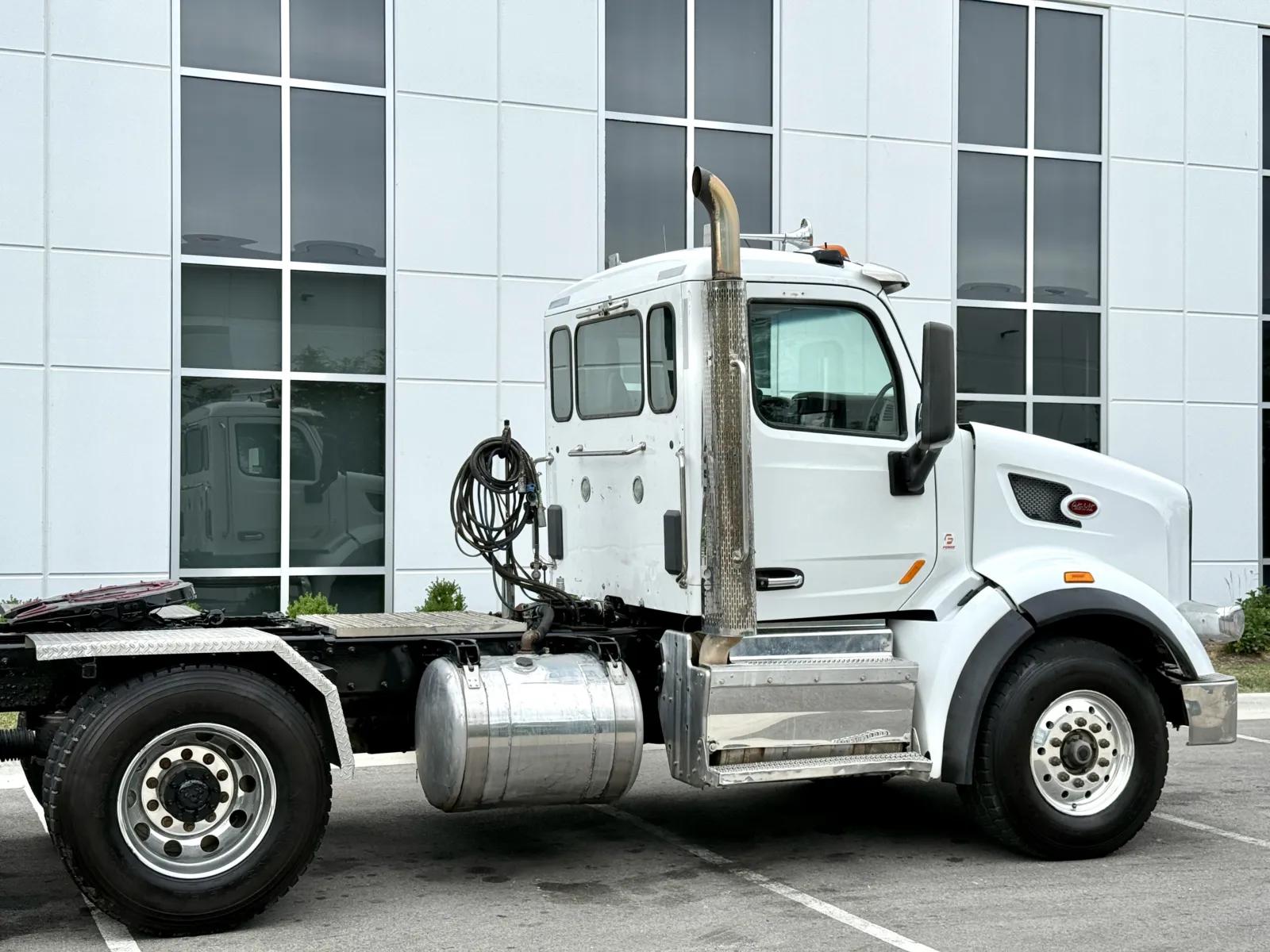 2017 Peterbilt 567 in New Lenox, IL — photo 7