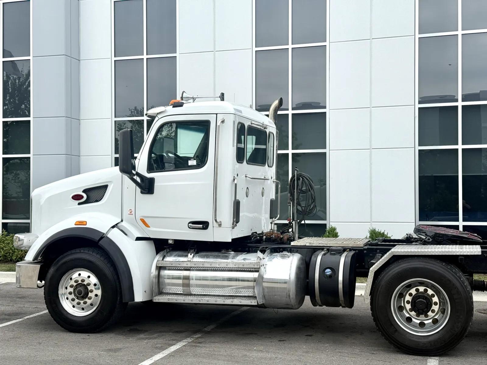 2017 Peterbilt 567 in New Lenox, IL — photo 8
