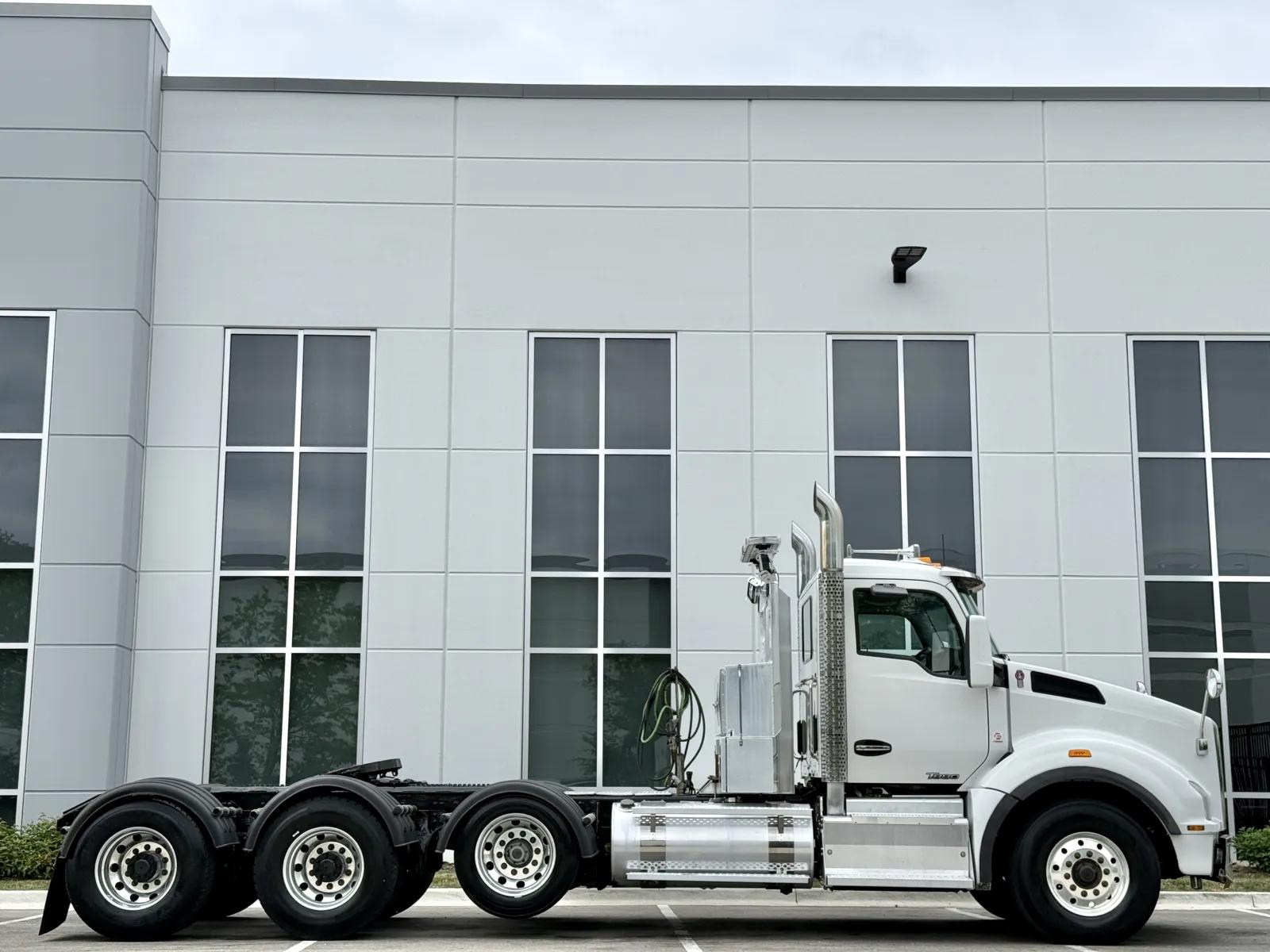 2016 Kenworth T880 in New Lenox, IL — photo 3