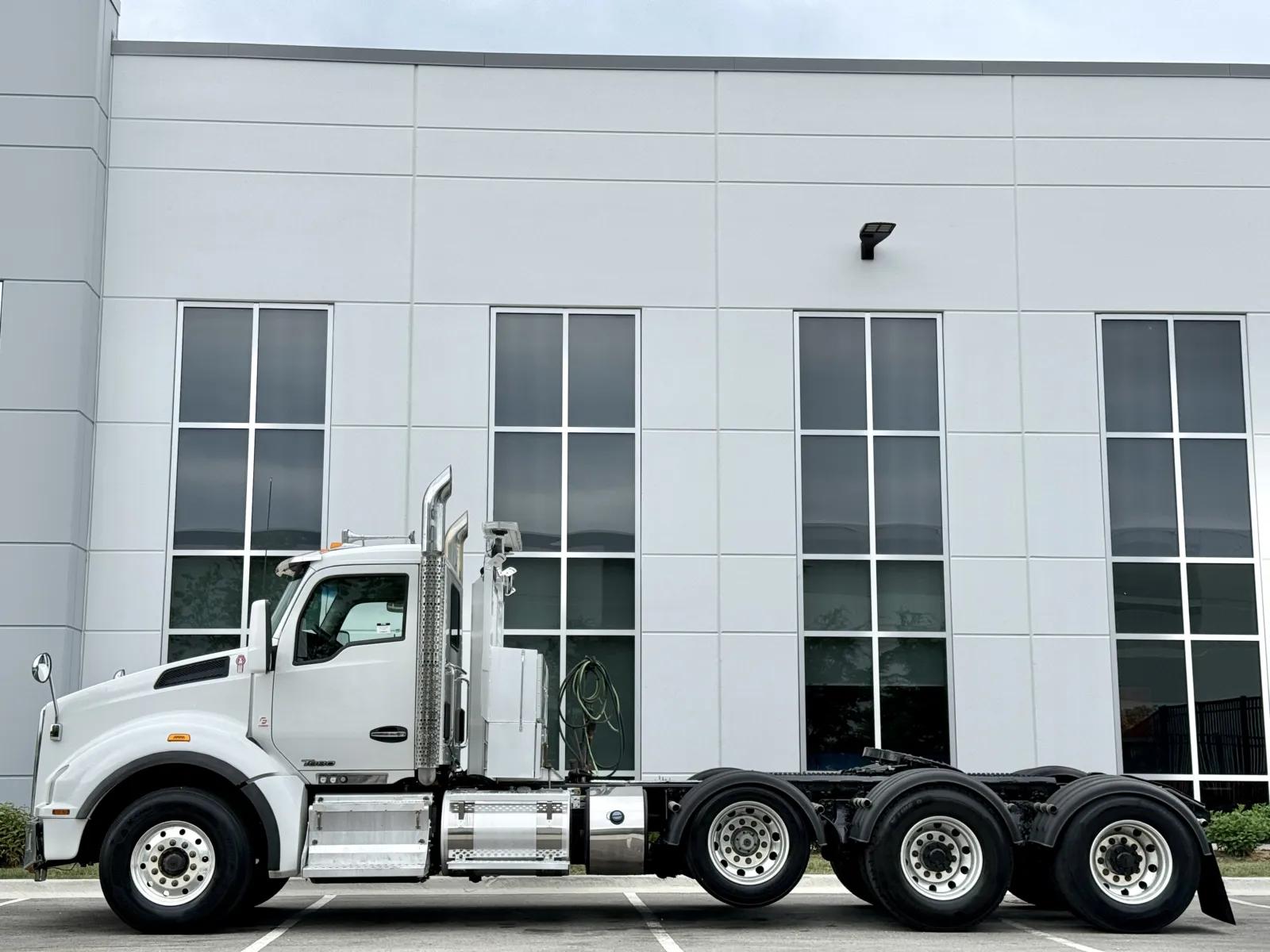 2016 Kenworth T880 in New Lenox, IL — photo 4