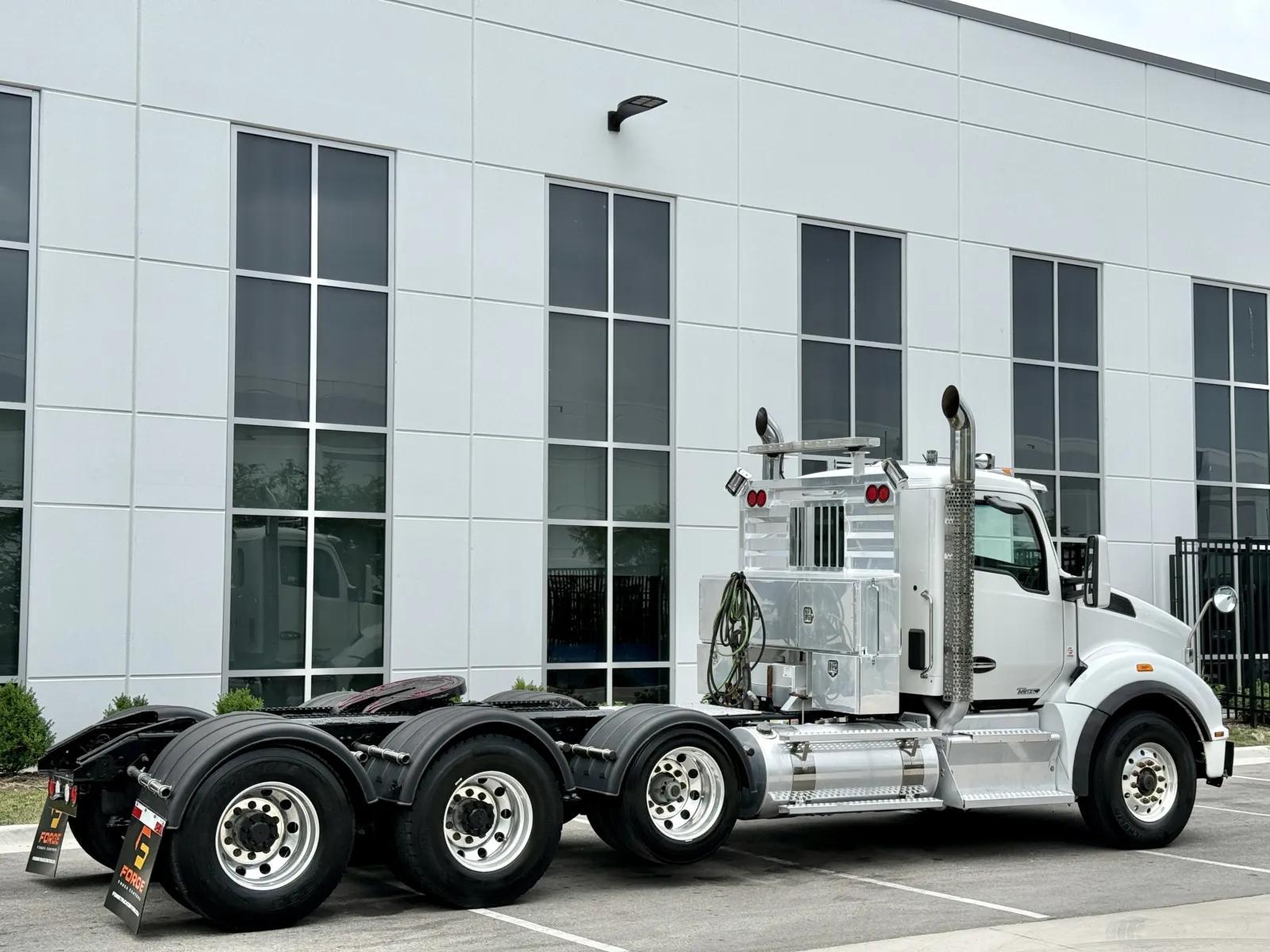 2016 Kenworth T880 in New Lenox, IL — photo 5
