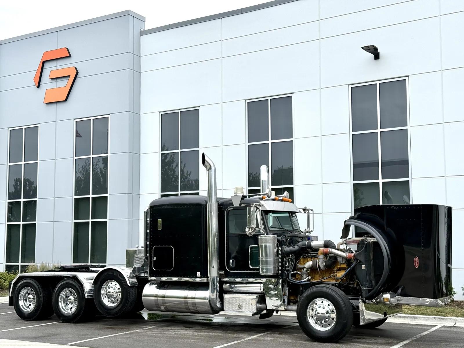 2014 Peterbilt 389 in New Lenox, IL — photo 9