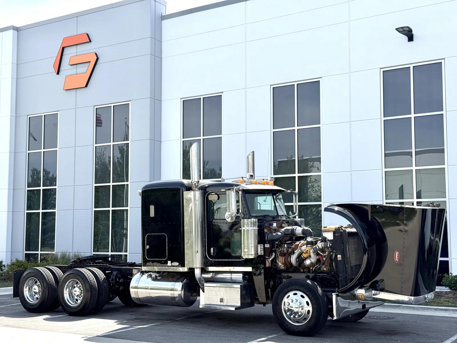2008 Peterbilt 388 in New Lenox, IL — photo 9