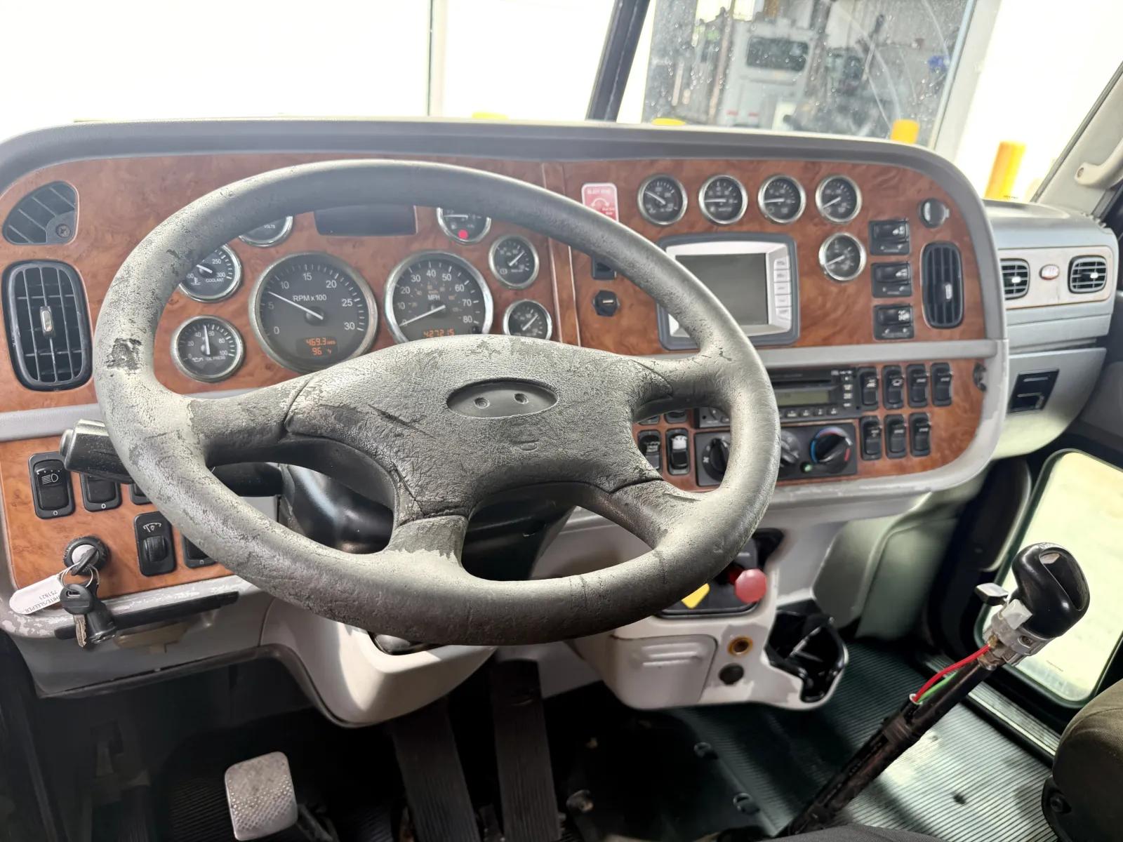 2008 Peterbilt 388 in New Lenox, IL — photo 15