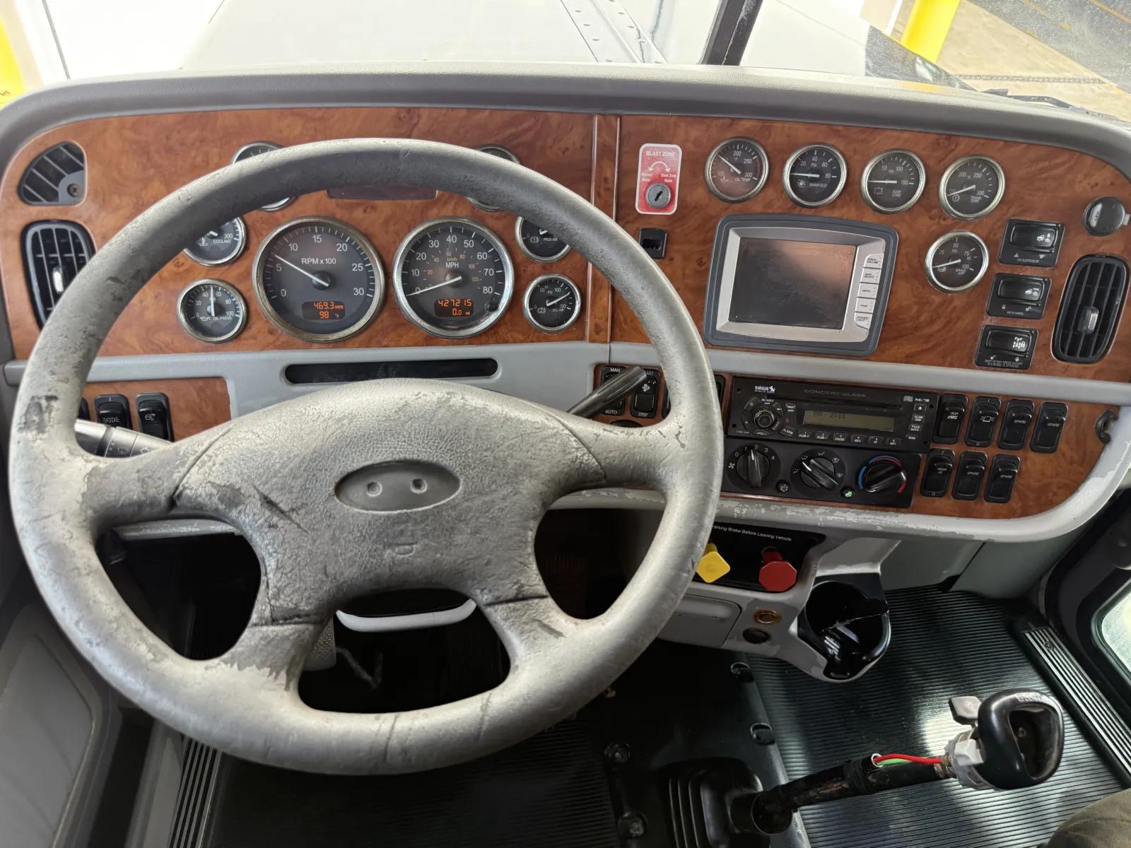 2008 Peterbilt 388 in New Lenox, IL — photo 16