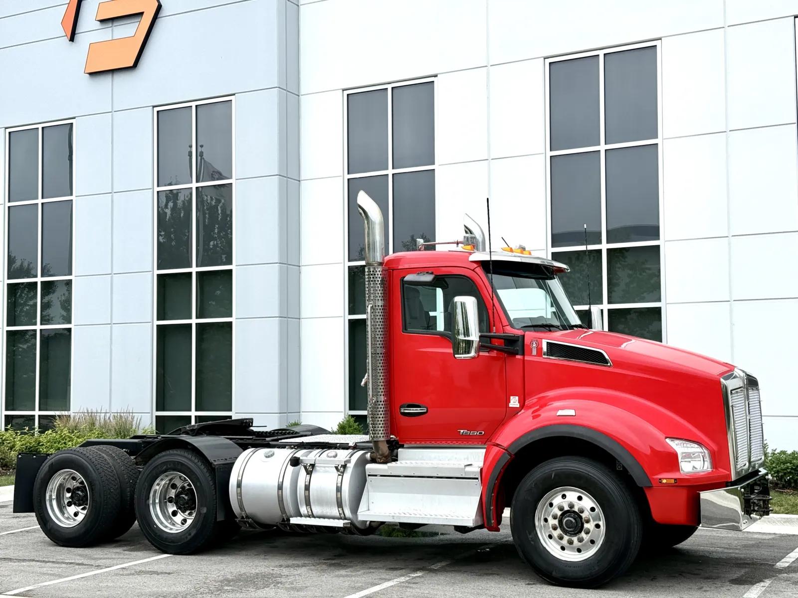 2022 Kenworth T880 in New Lenox, IL — photo 2