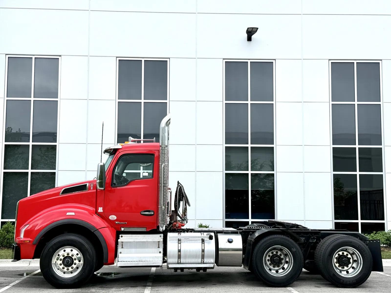 2022 Kenworth T880 in New Lenox, IL — photo 4