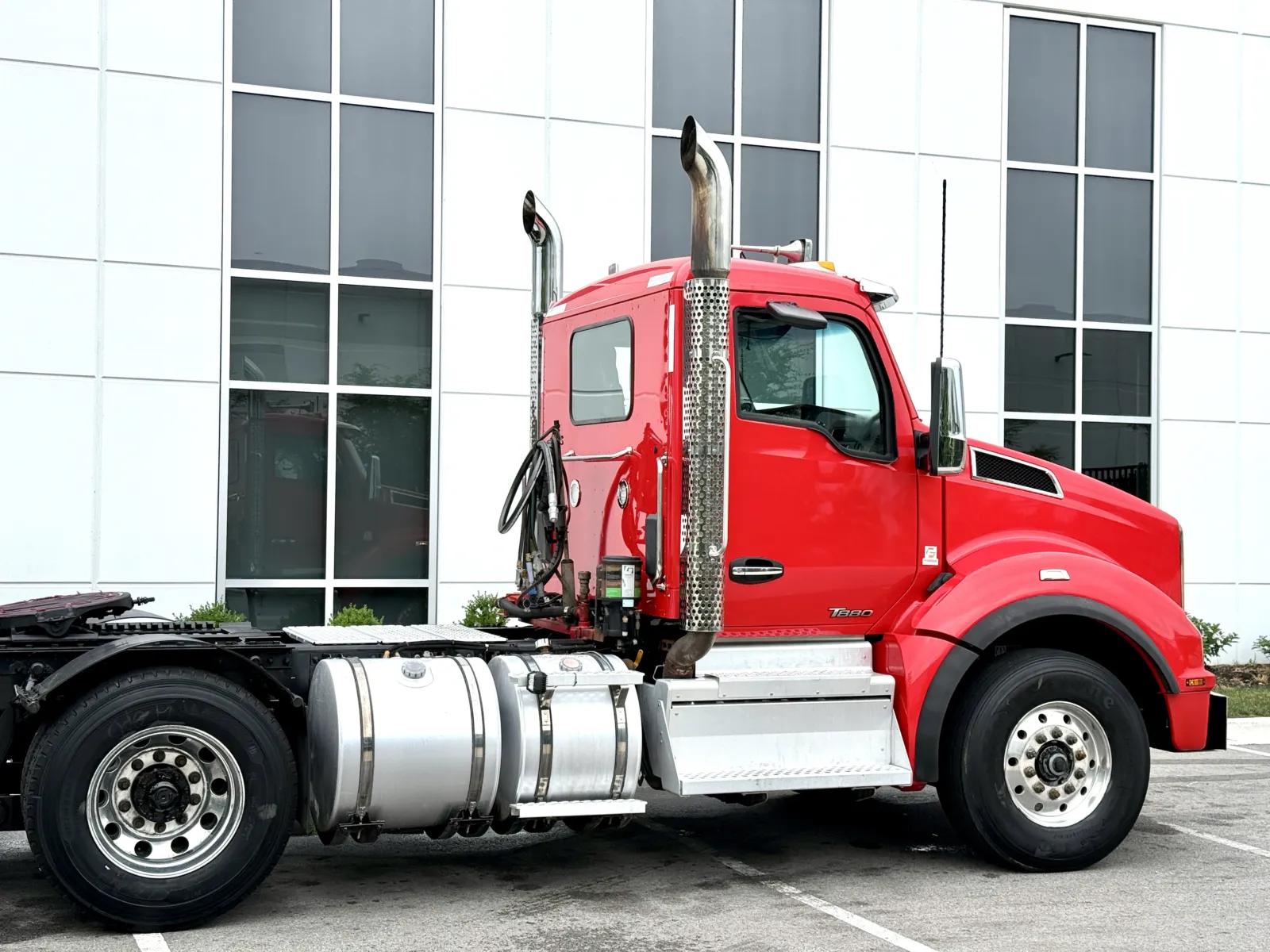 2022 Kenworth T880 in New Lenox, IL — photo 7