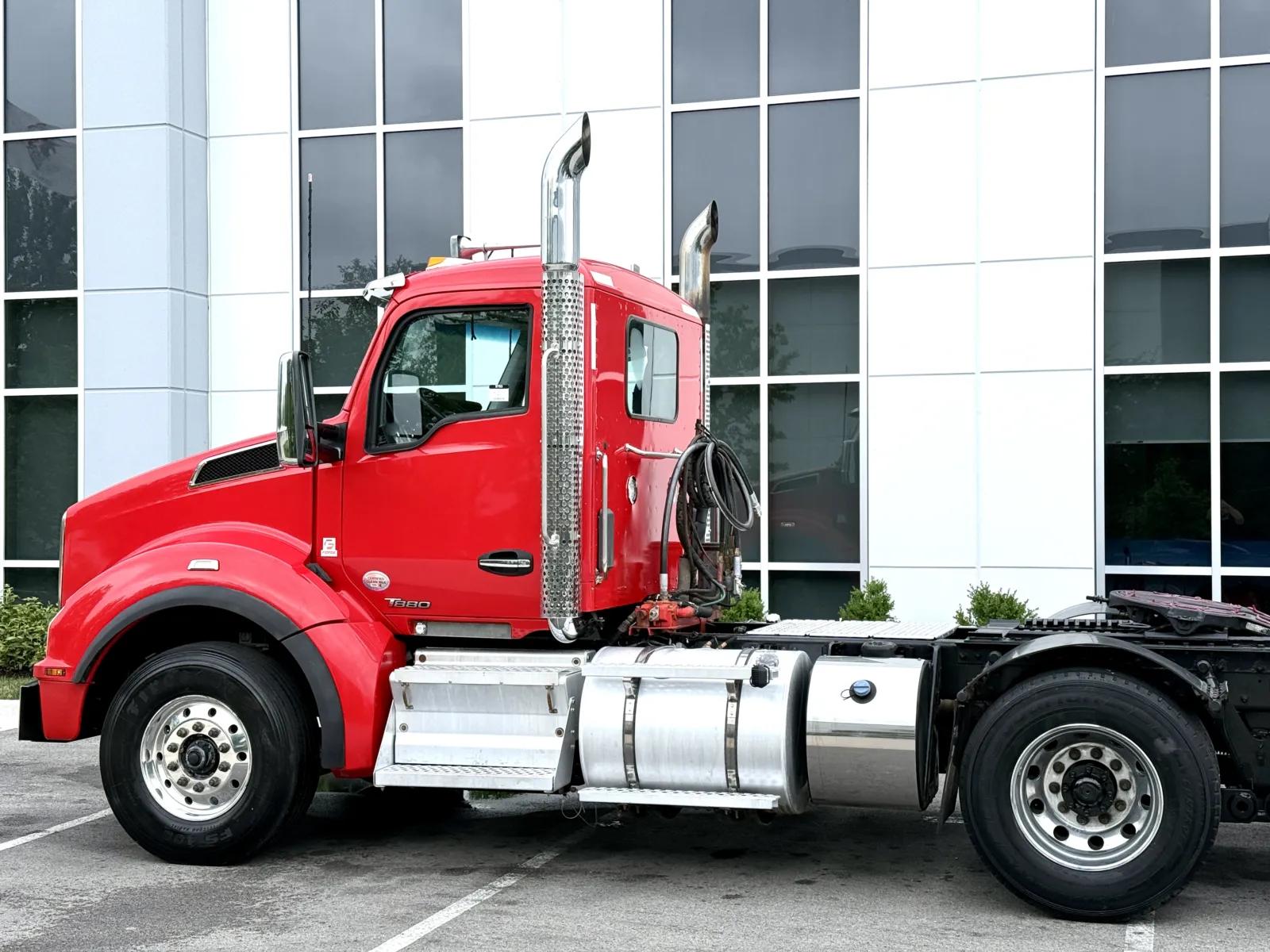 2022 Kenworth T880 in New Lenox, IL — photo 8