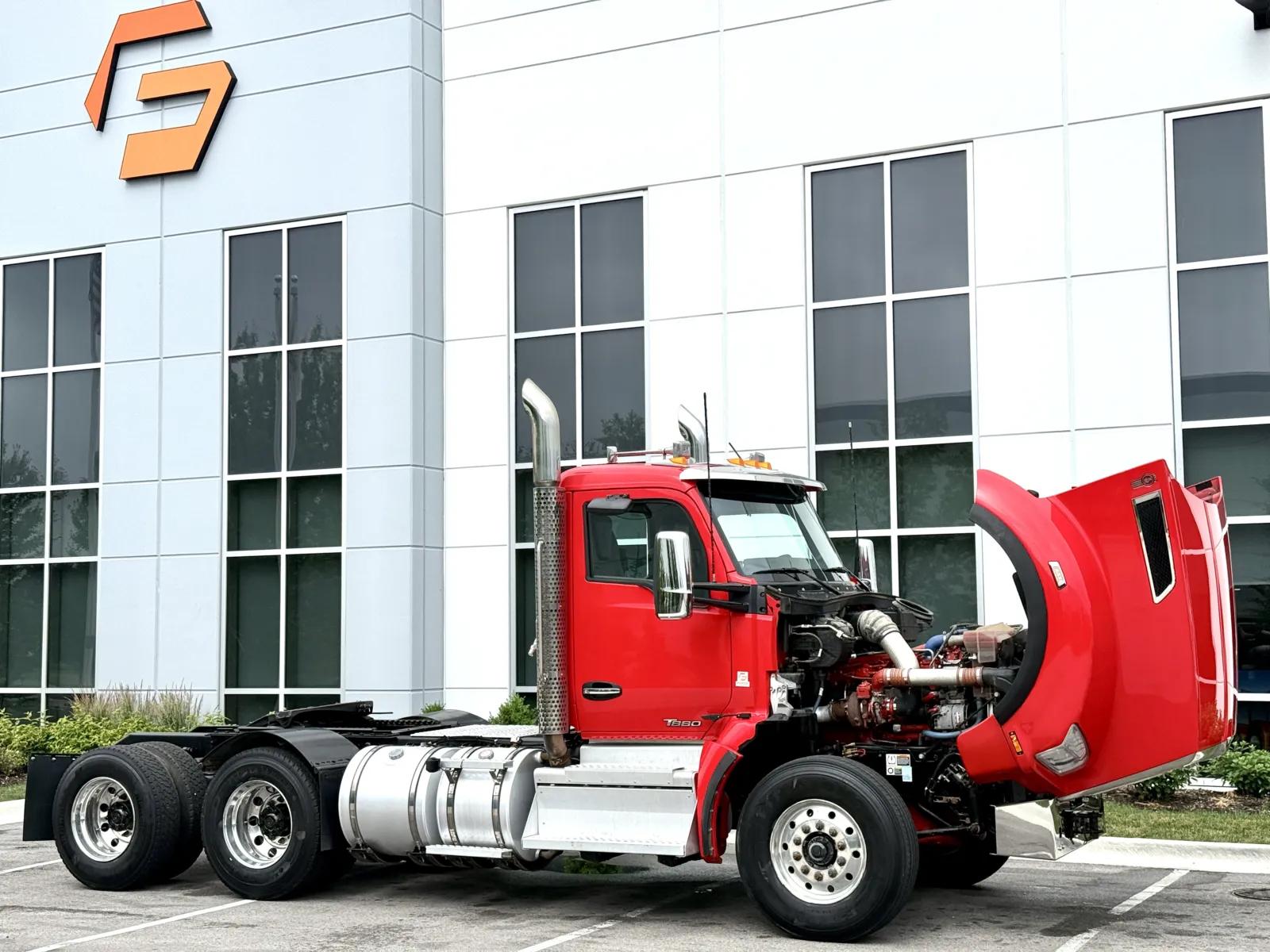 2022 Kenworth T880 in New Lenox, IL — photo 9