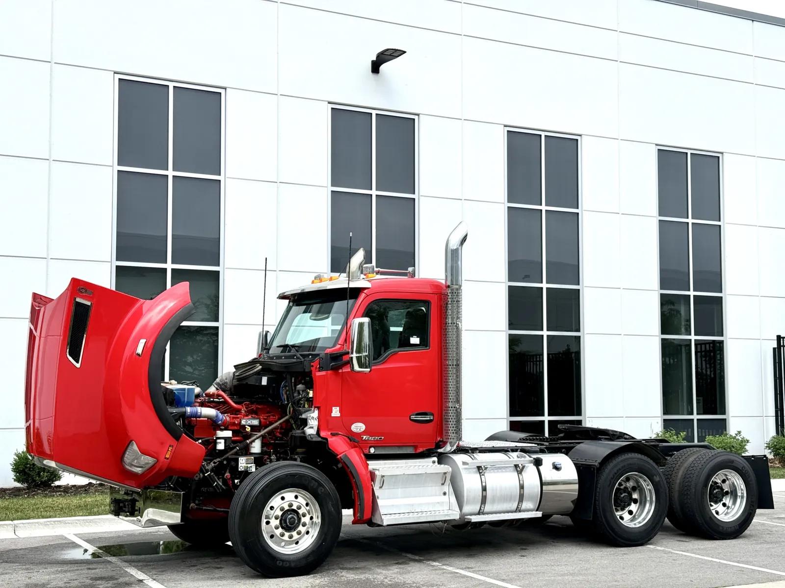 2022 Kenworth T880 in New Lenox, IL — photo 10