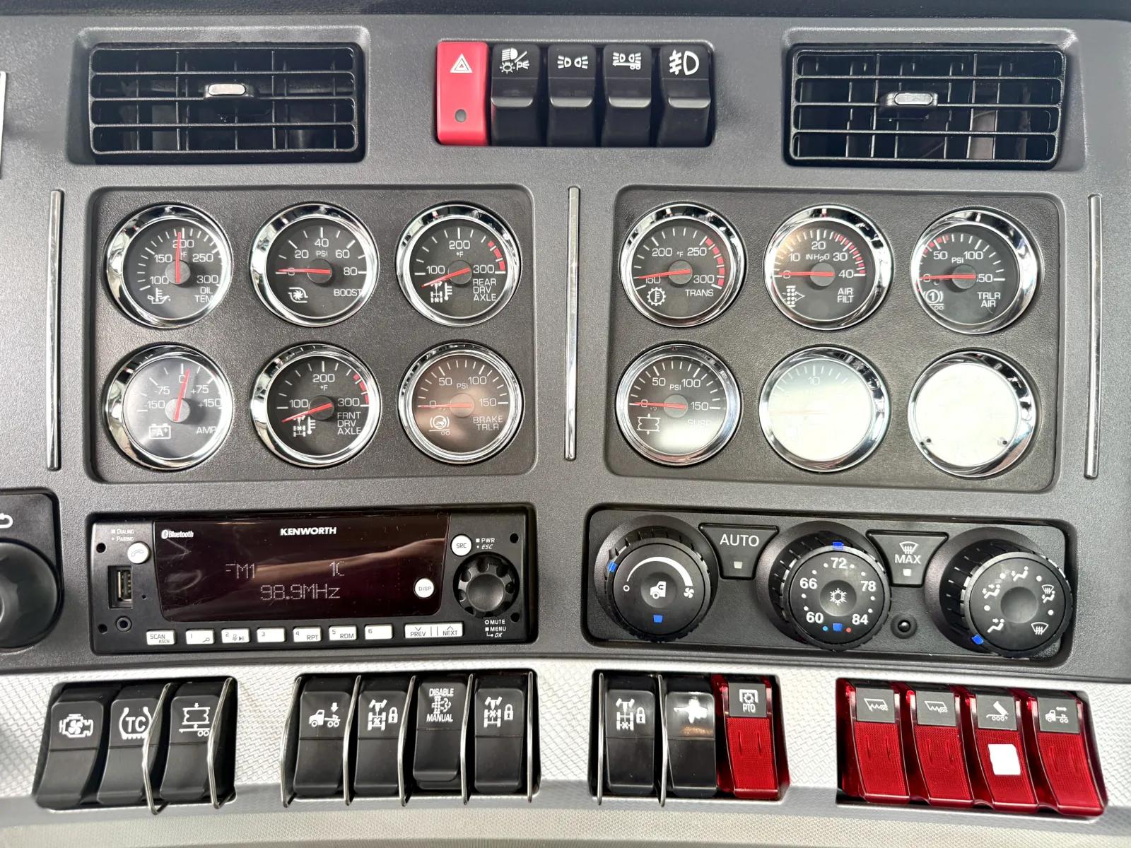 2022 Kenworth T880 in New Lenox, IL — photo 18