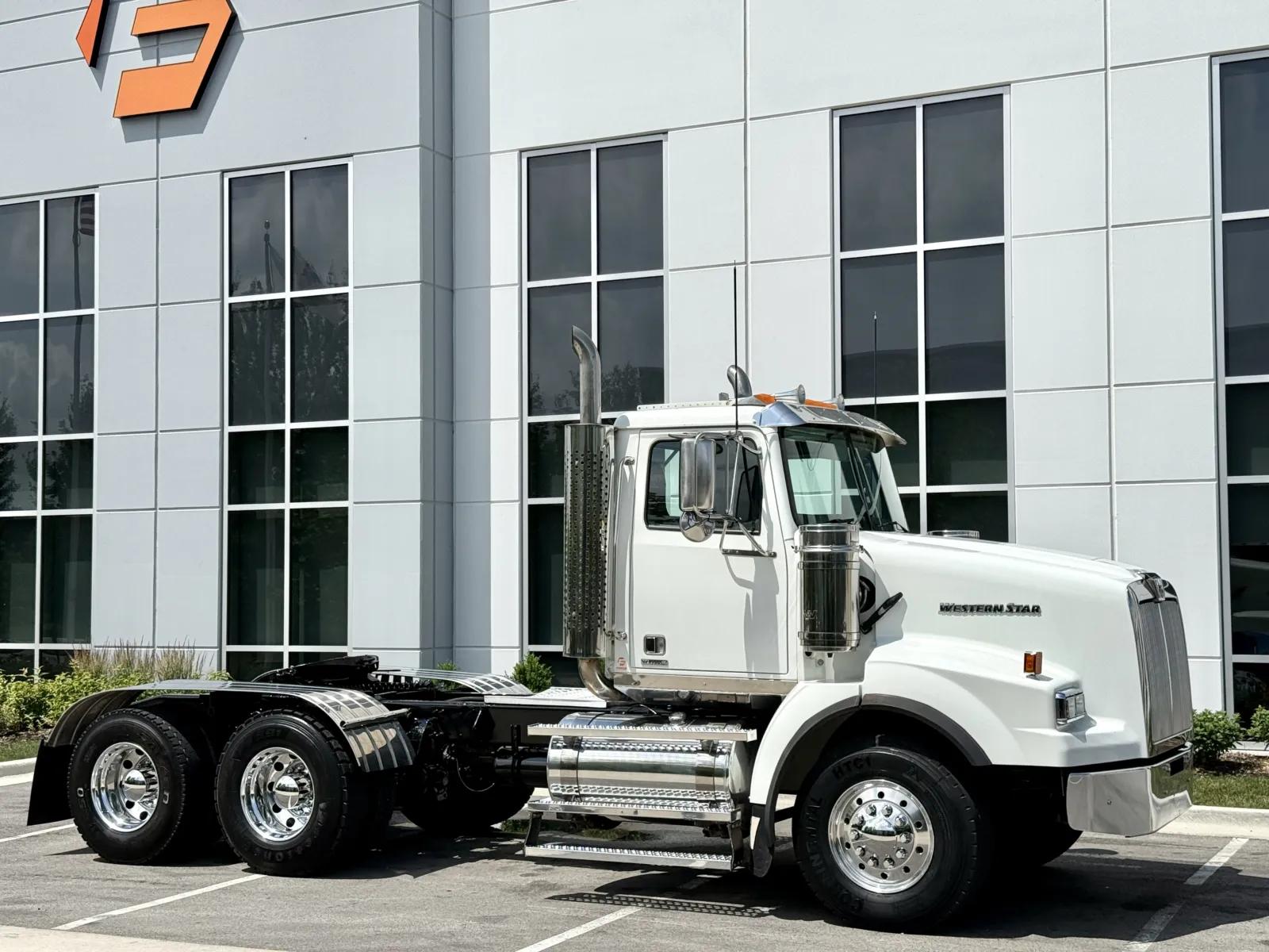 2015 Western Star 4900 in New Lenox, IL — photo 2