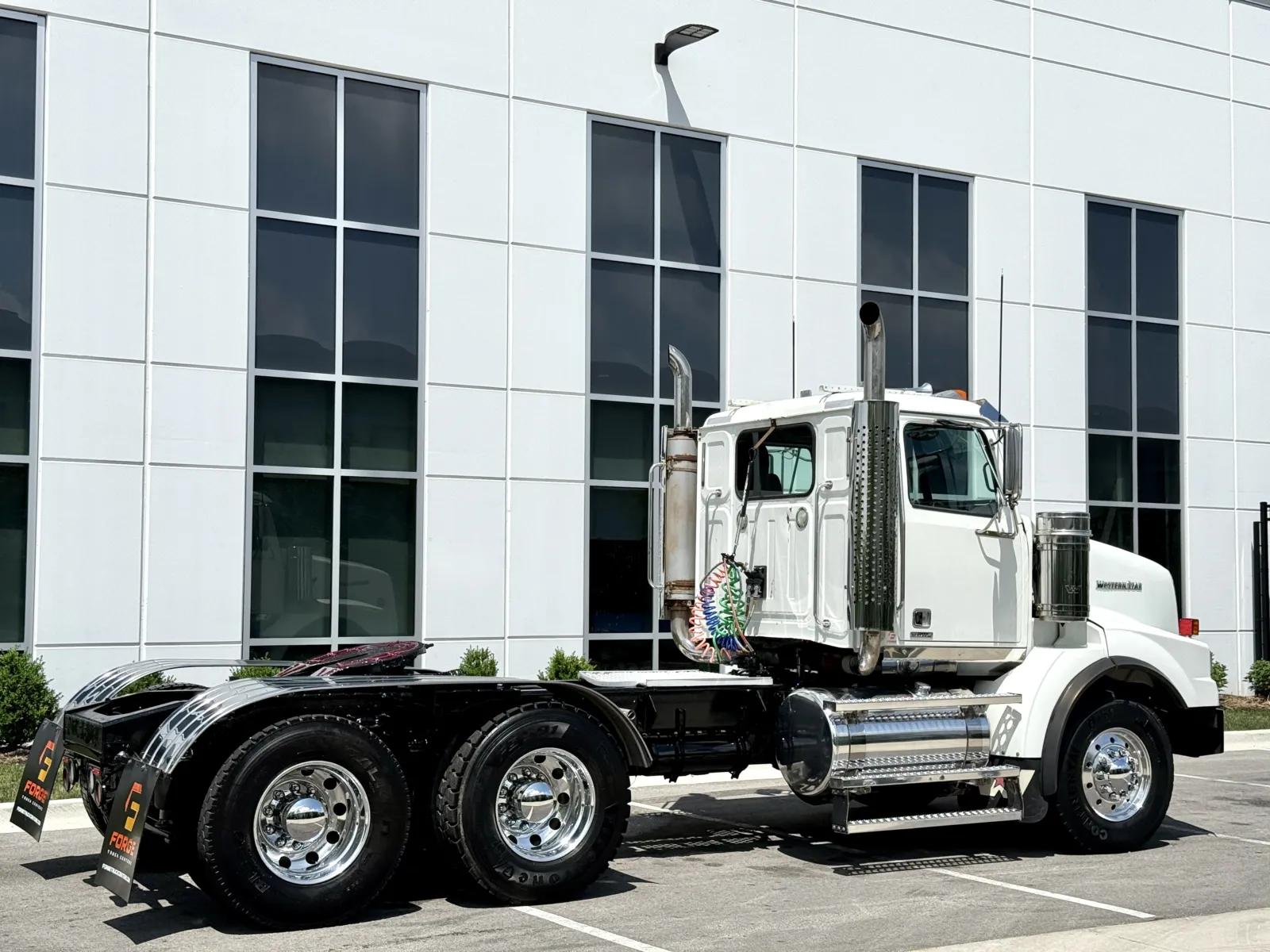 2015 Western Star 4900 in New Lenox, IL — photo 5