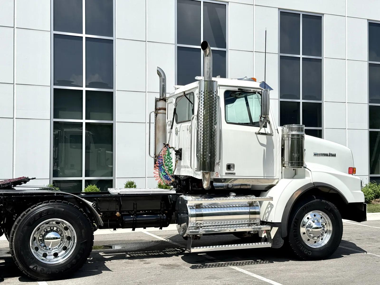 2015 Western Star 4900 in New Lenox, IL — photo 7