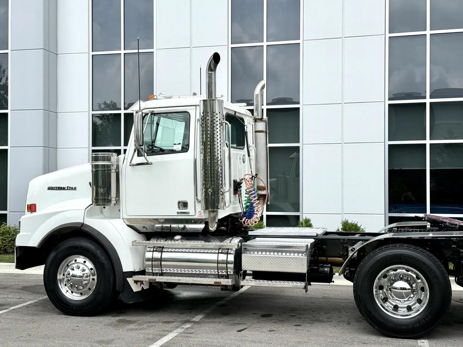 2015 Western Star 4900 in New Lenox, IL — photo 8