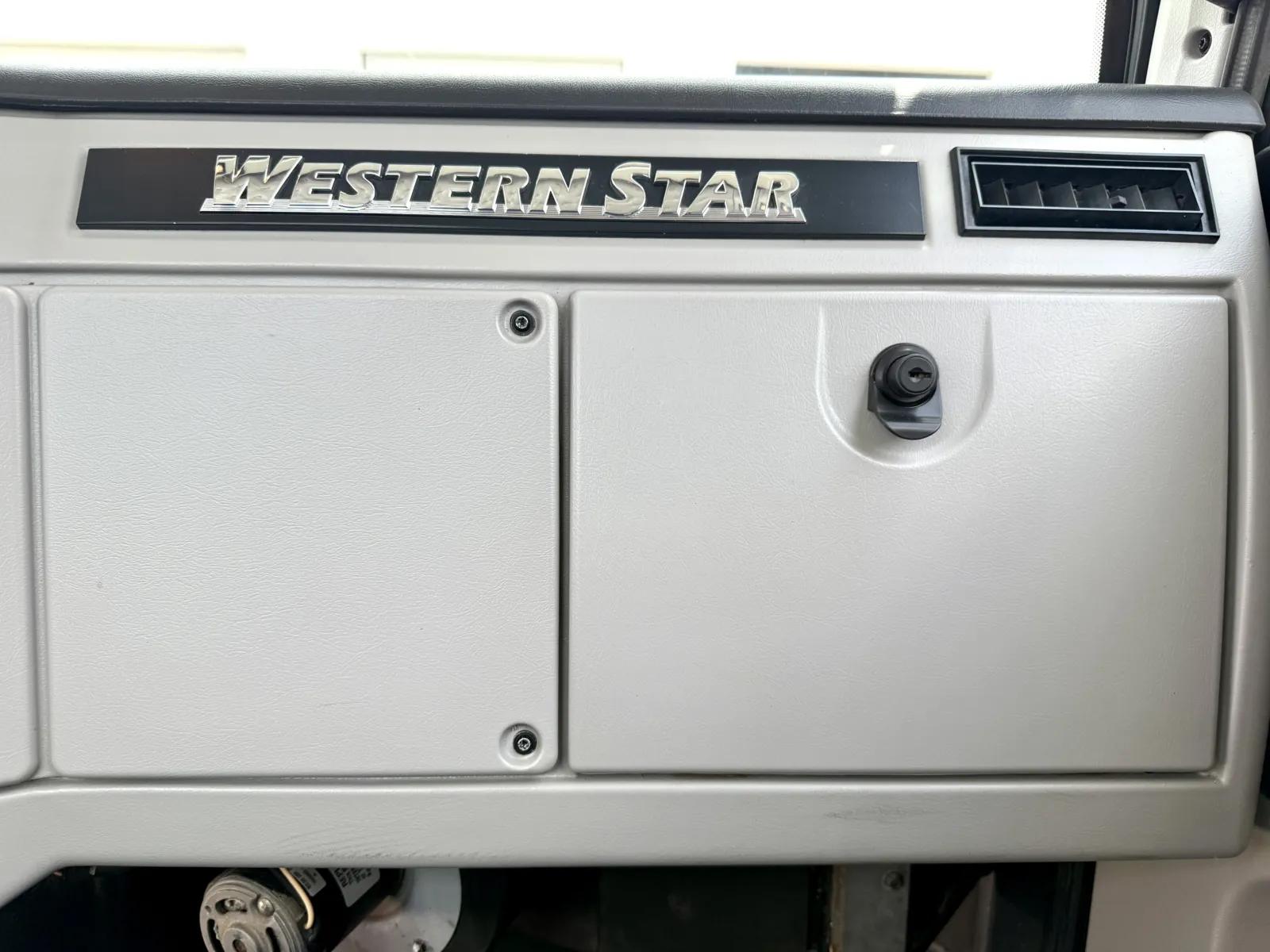 2015 Western Star 4900 in New Lenox, IL — photo 19