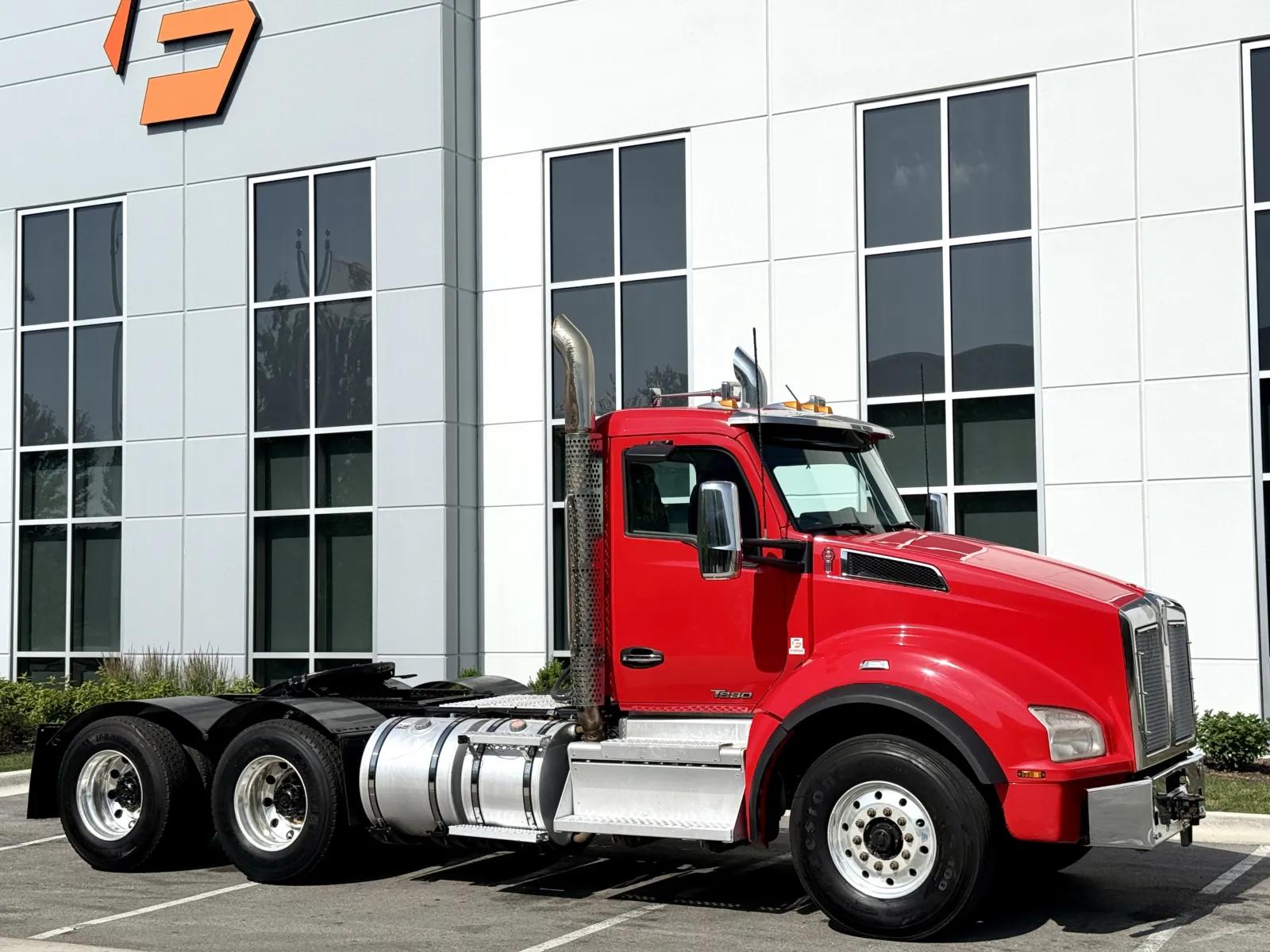 2022 Kenworth T880 in New Lenox, IL — photo 2